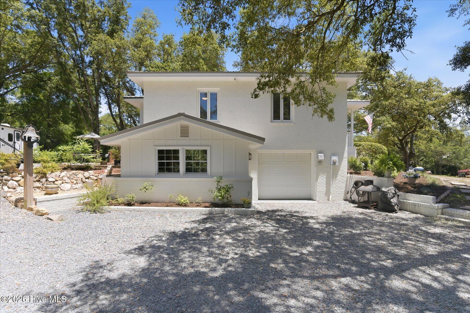 305 River Drive Property Photo 45