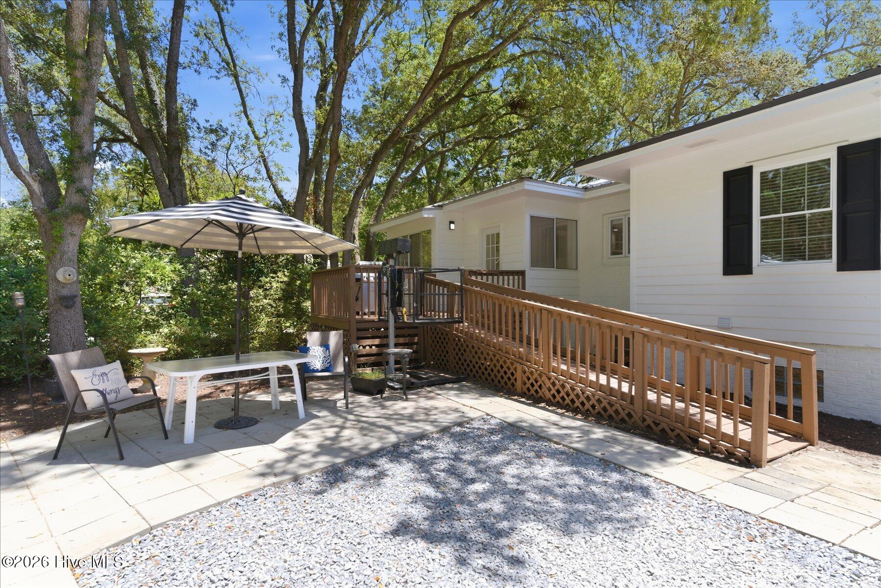 305 River Drive Property Photo 48