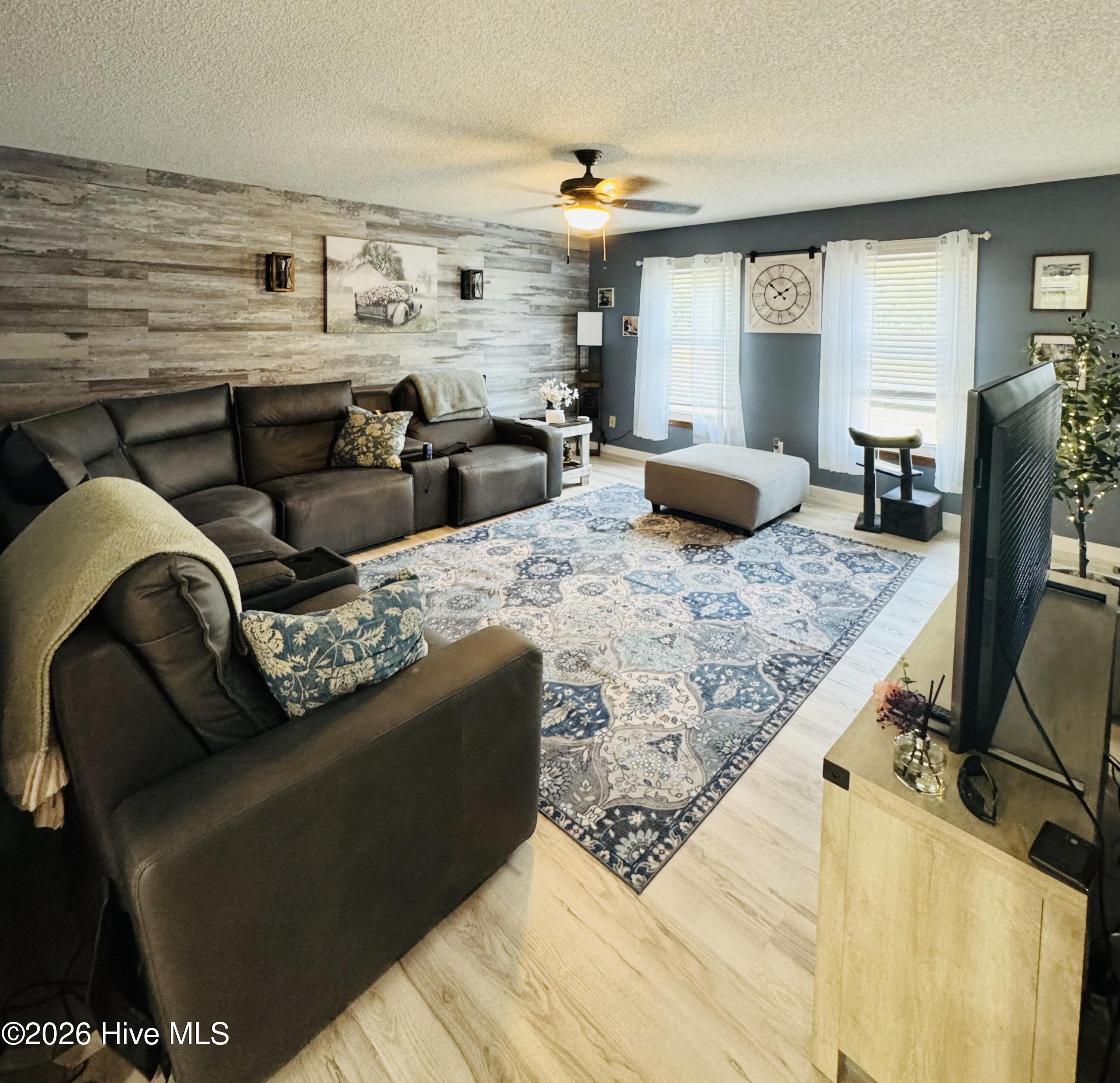 100 E Robin Court Property Photo 6