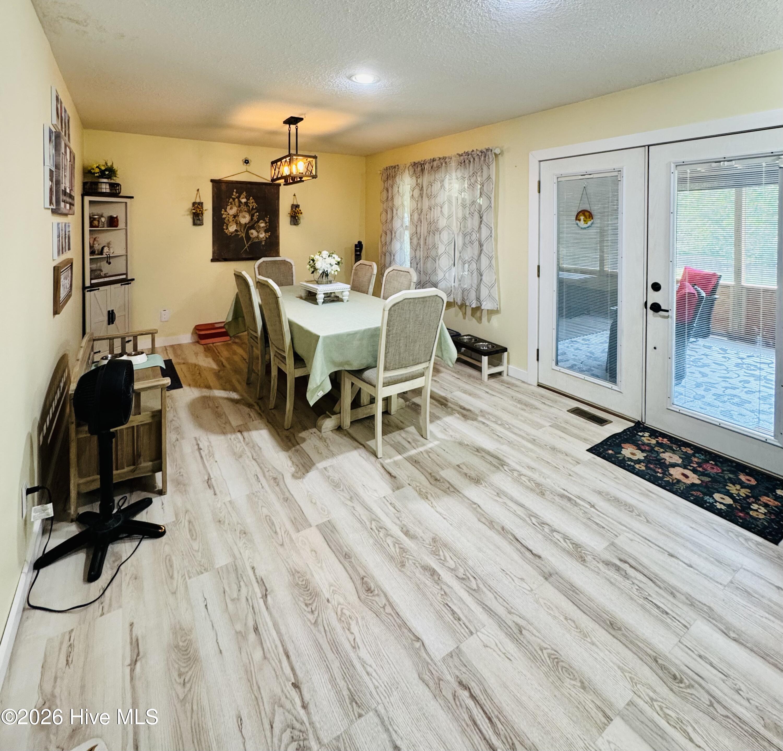 100 E Robin Court Property Photo 7