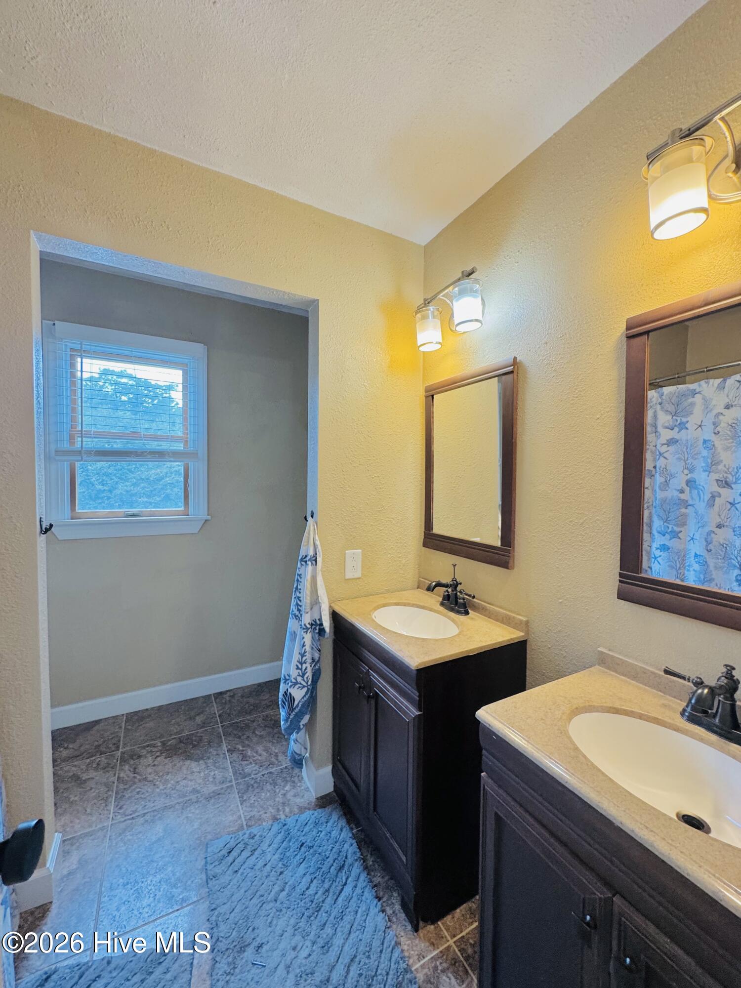 100 E Robin Court Property Photo 22