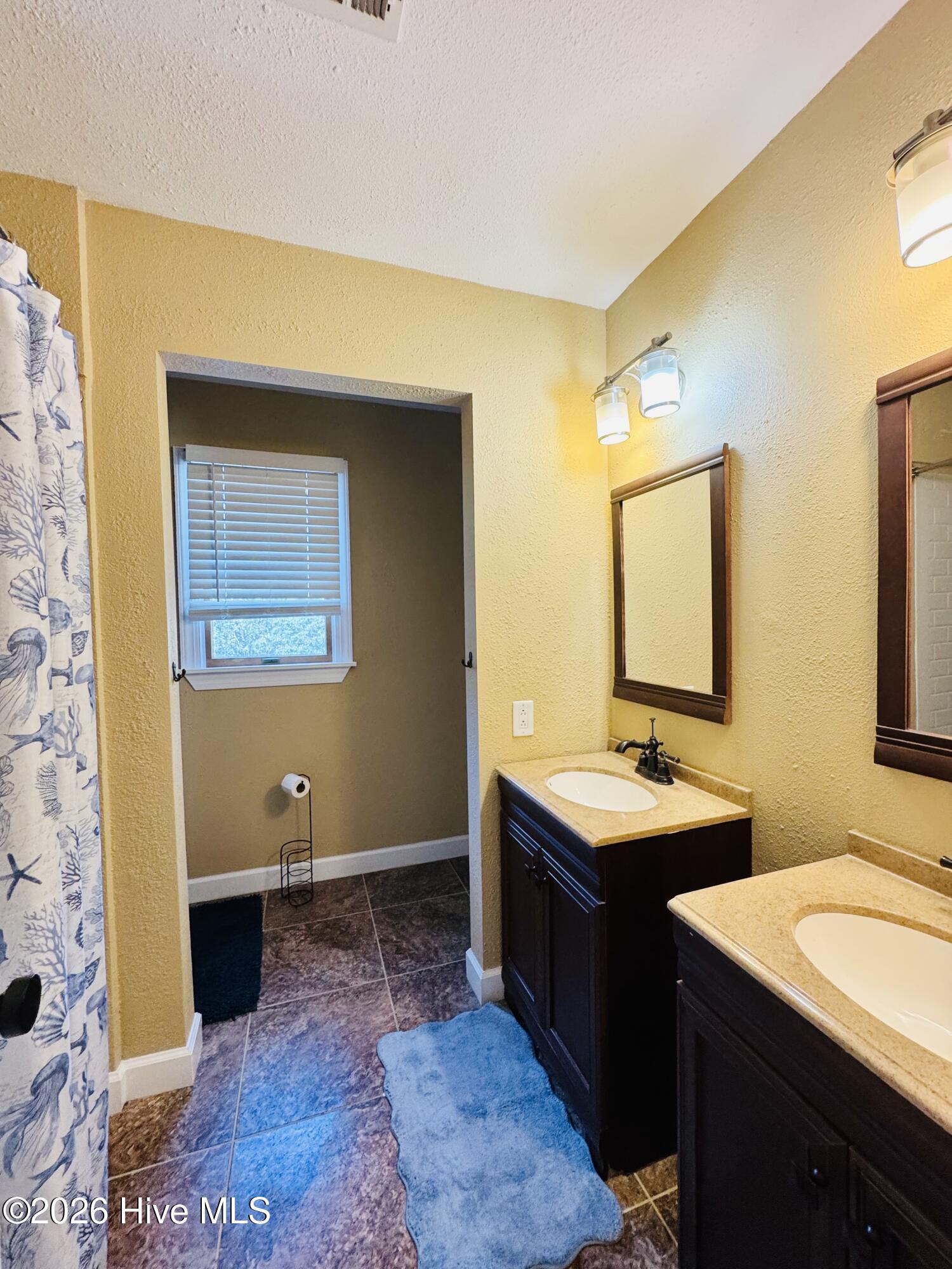 100 E Robin Court Property Photo 22