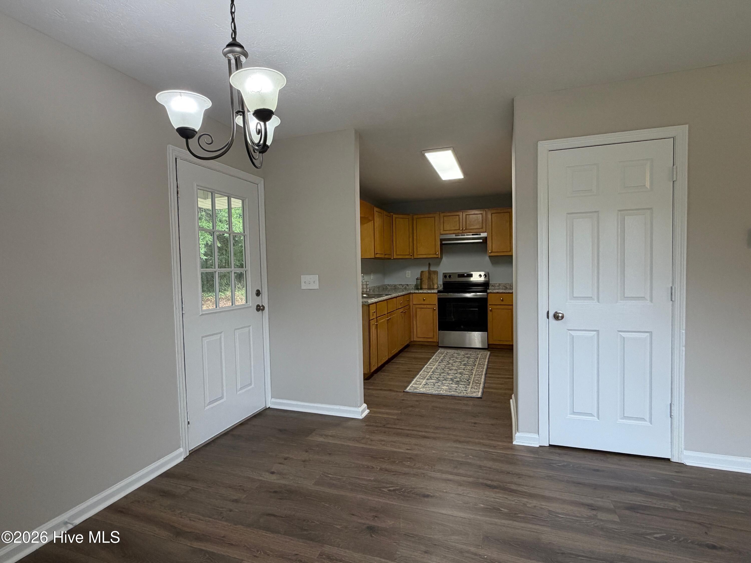 1001 Fuller Street Property Photo 6