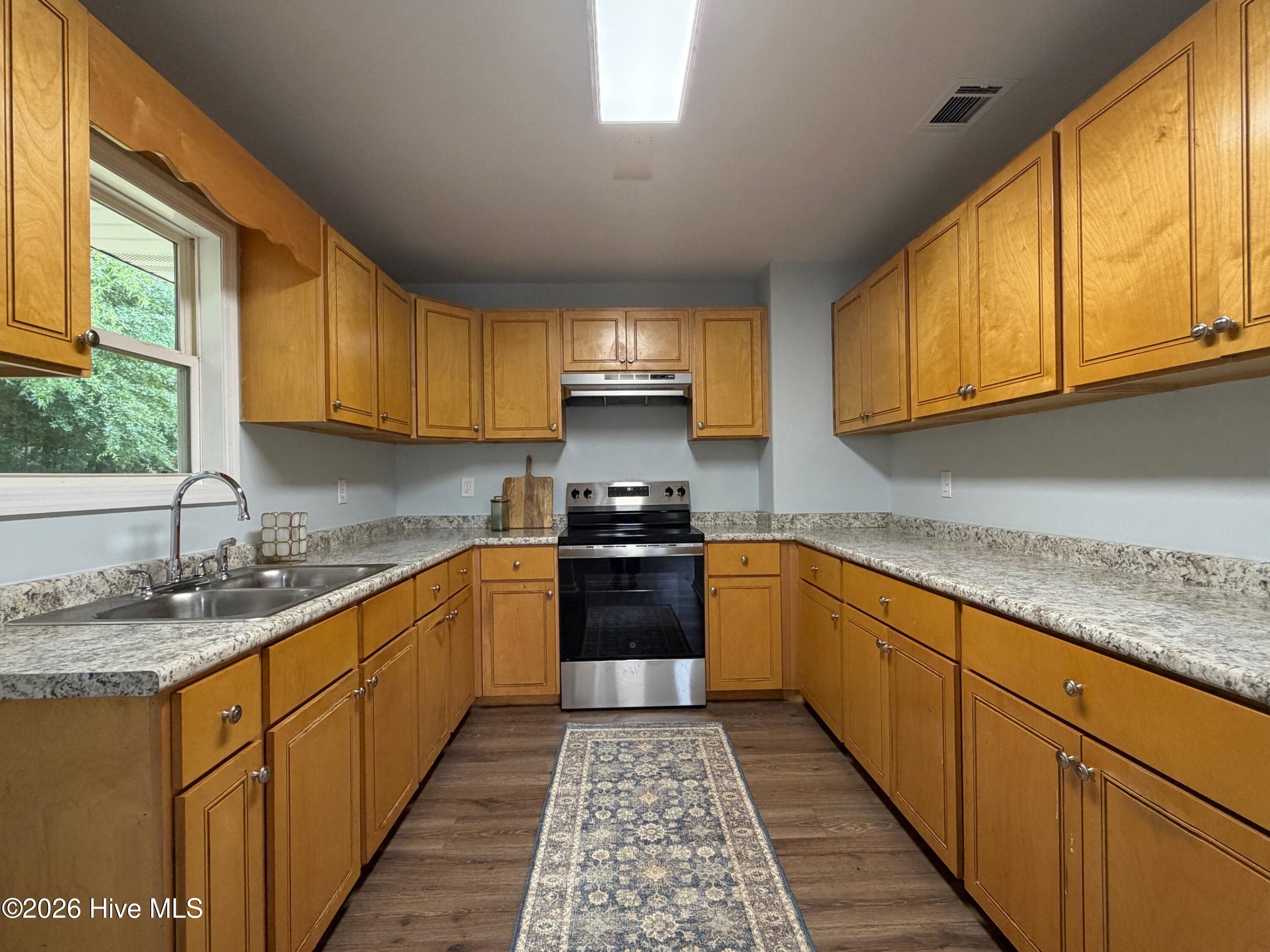 1001 Fuller Street Property Photo 7
