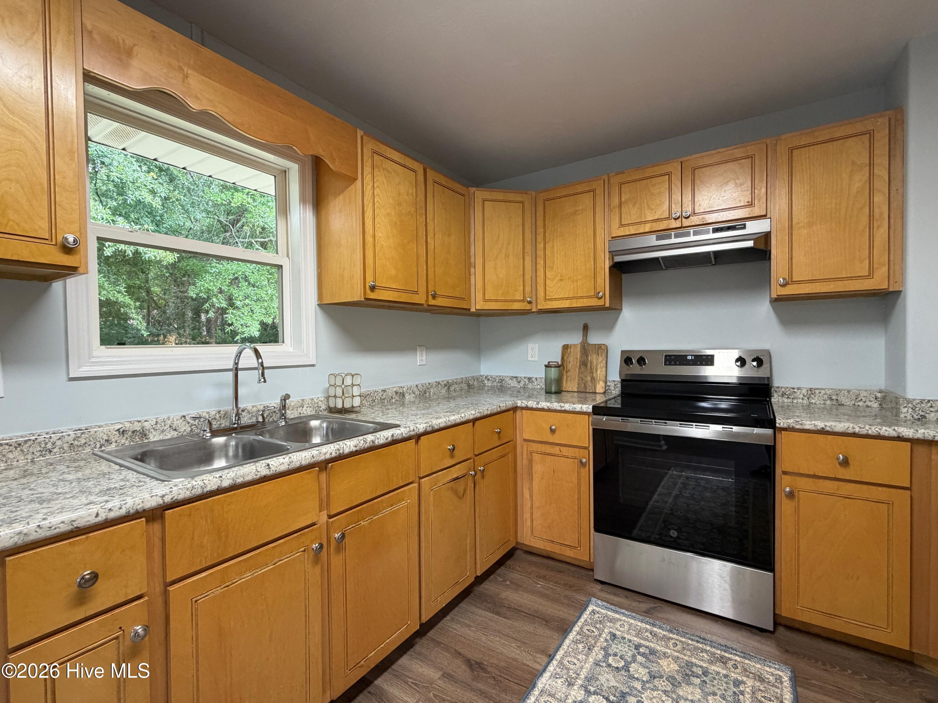 1001 Fuller Street Property Photo 8