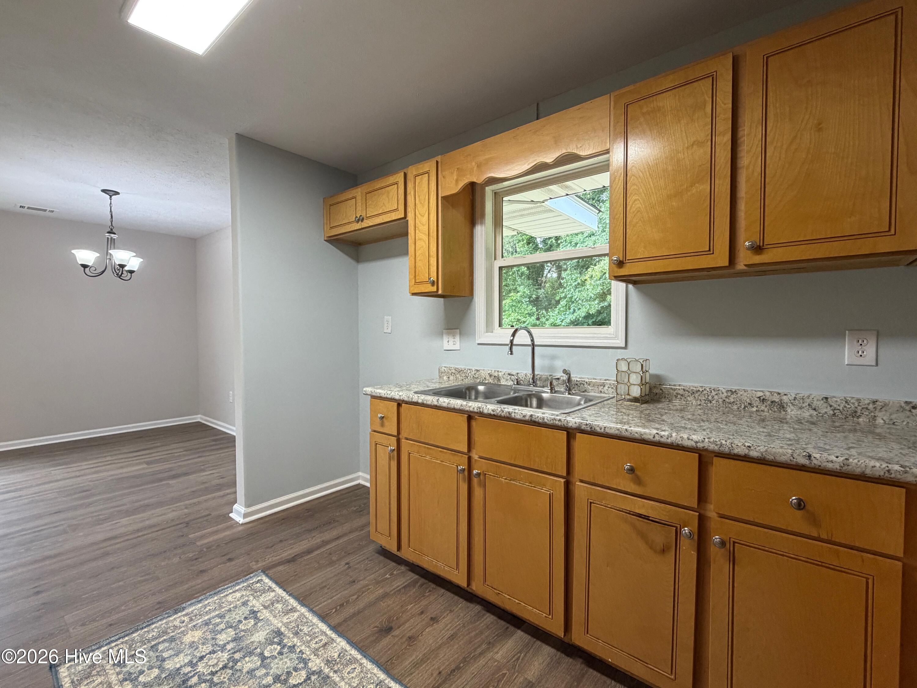 1001 Fuller Street Property Photo 10
