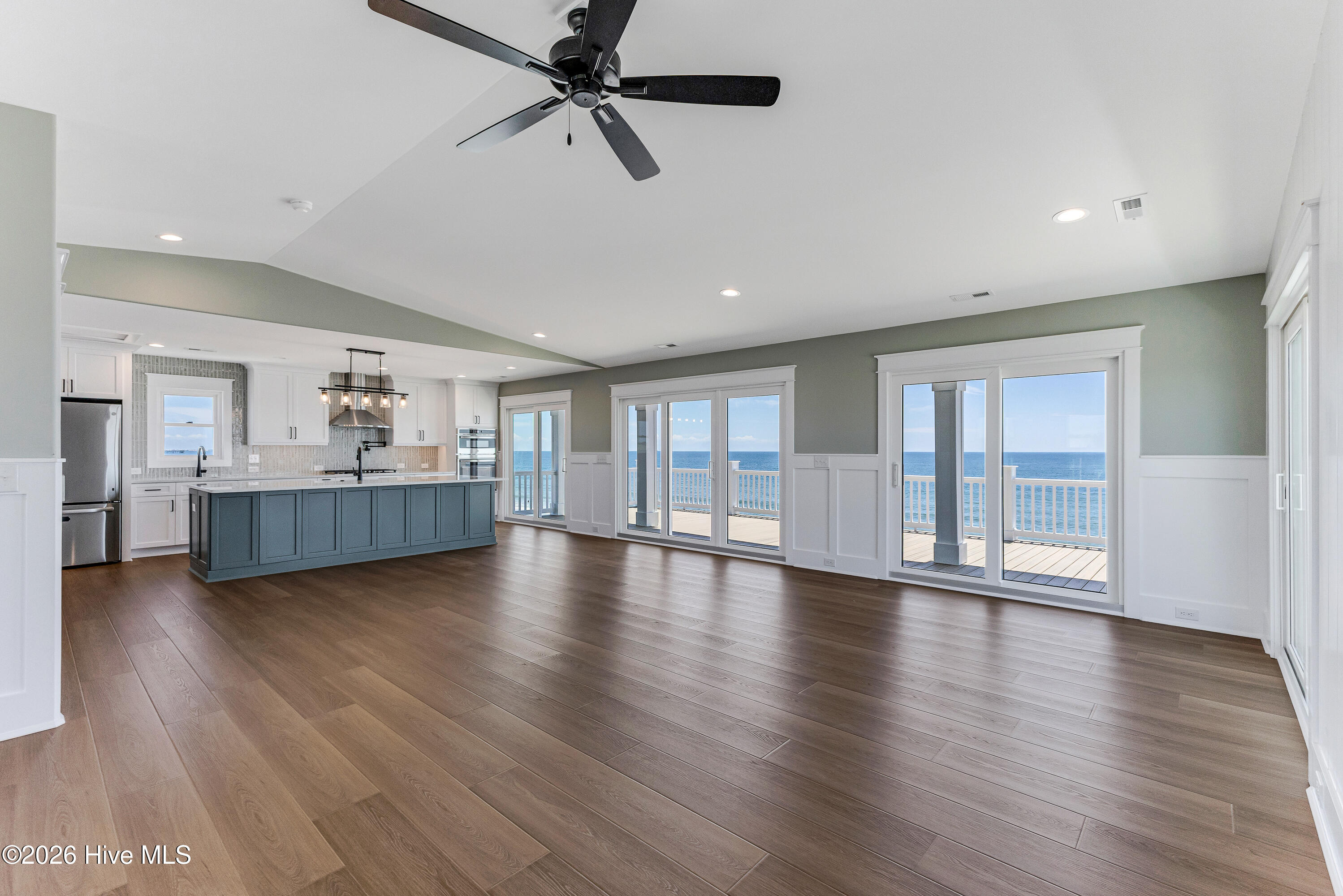 5515 E Beach Drive Property Photo 6