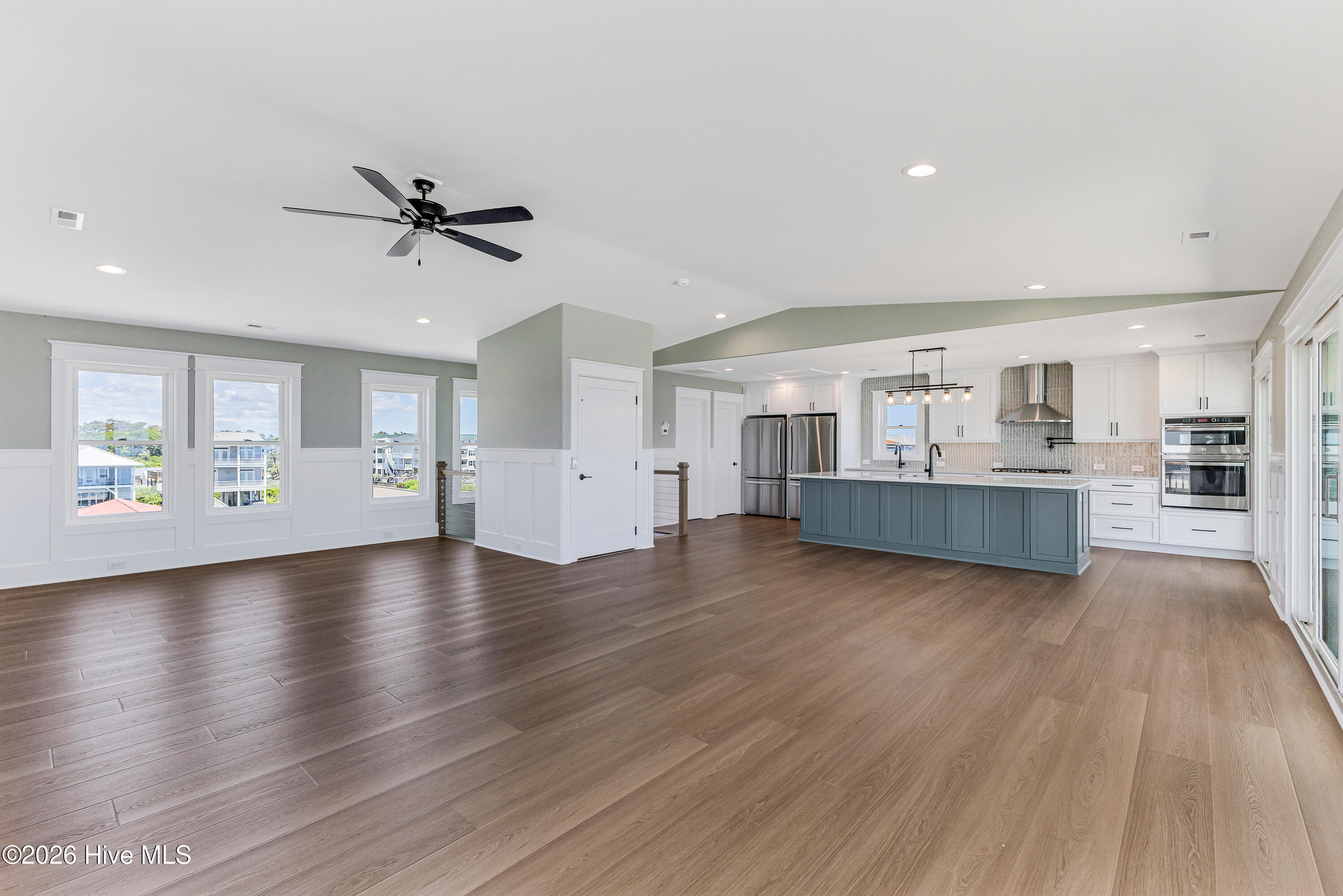 5515 E Beach Drive Property Photo 8