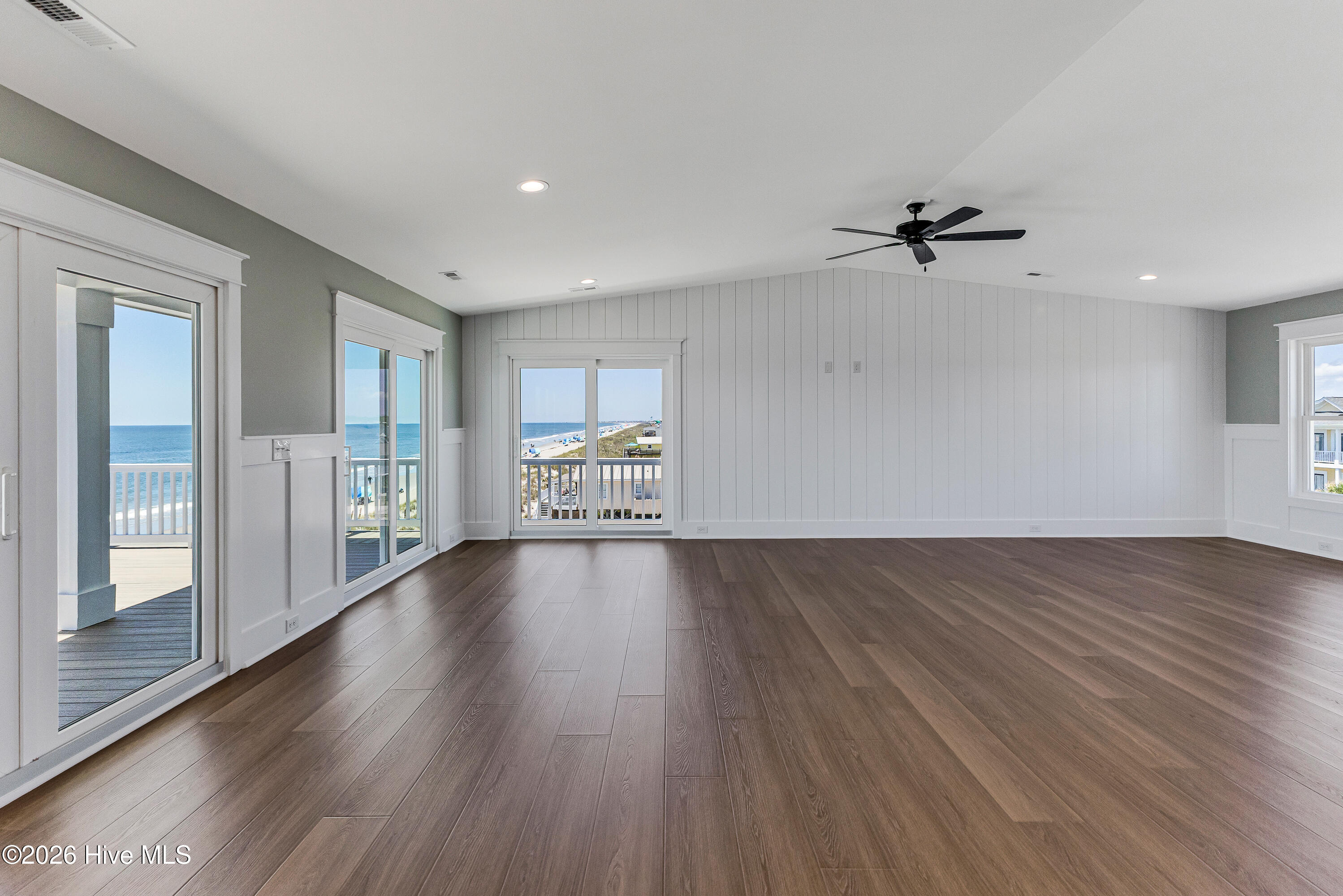 5515 E Beach Drive Property Photo 9