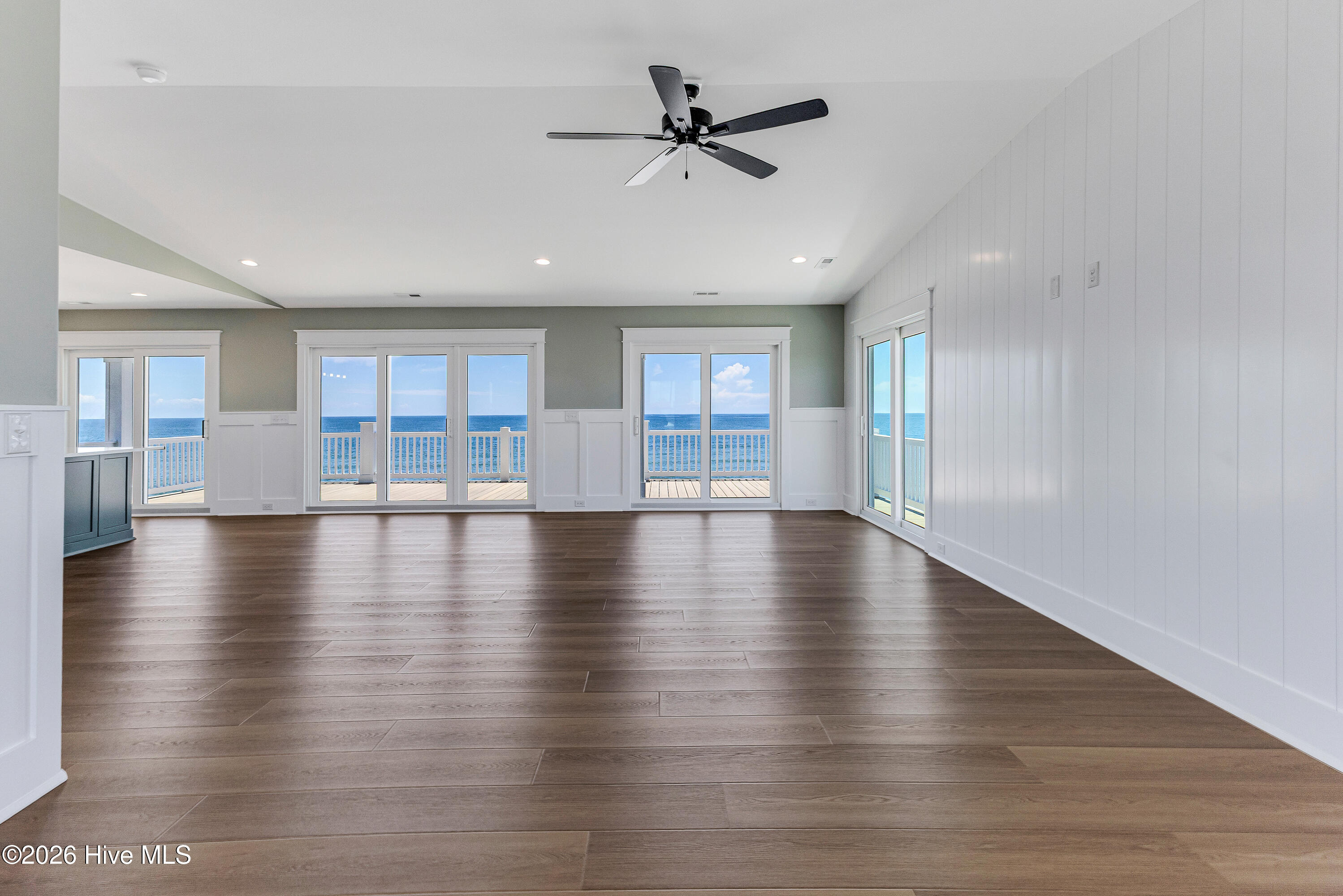 5515 E Beach Drive Property Photo 10