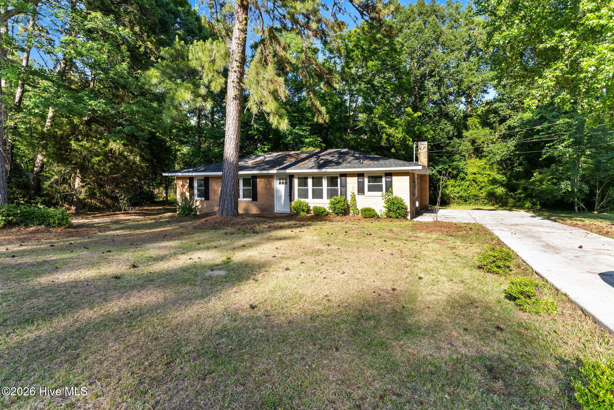 146 Forest Drive W Property Photo 1