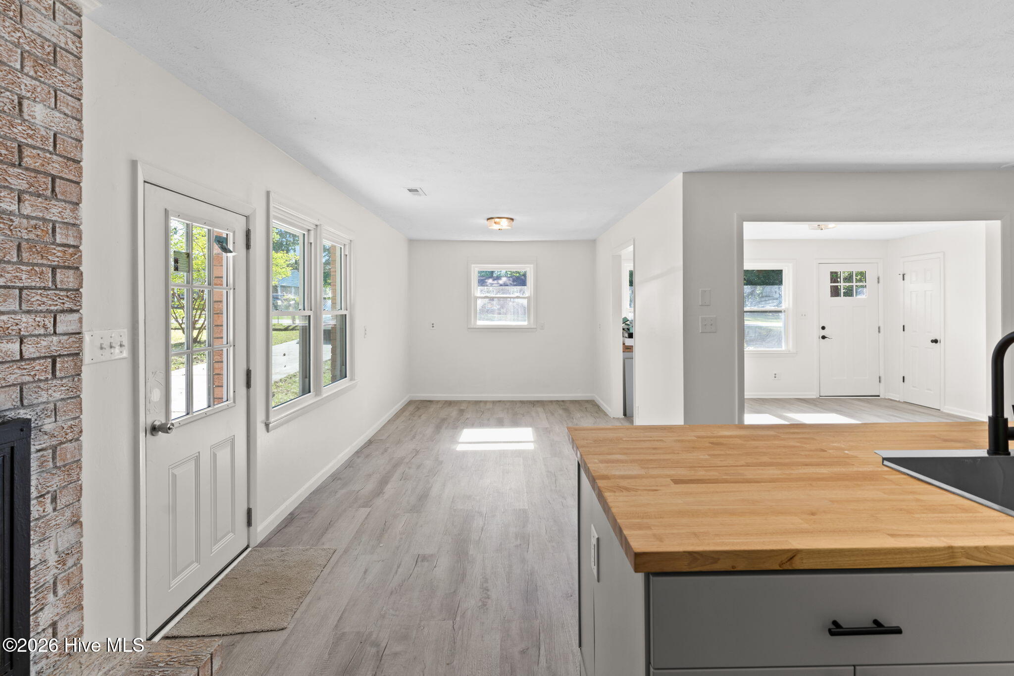146 Forest Drive W Property Photo 10