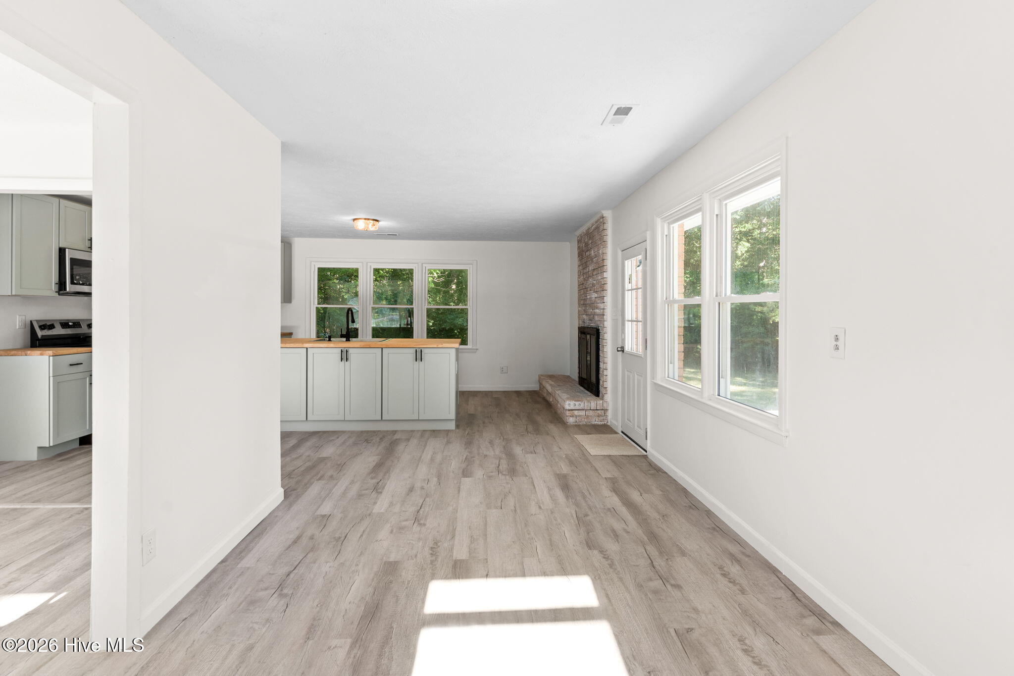 146 Forest Drive W Property Photo 11