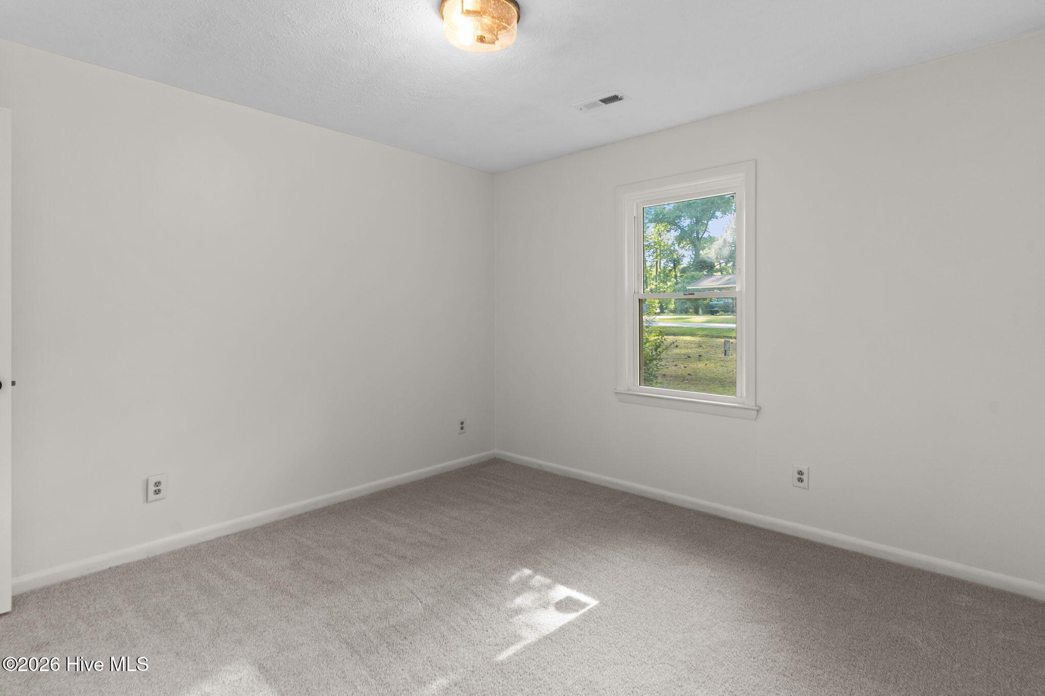 146 Forest Drive W Property Photo 14