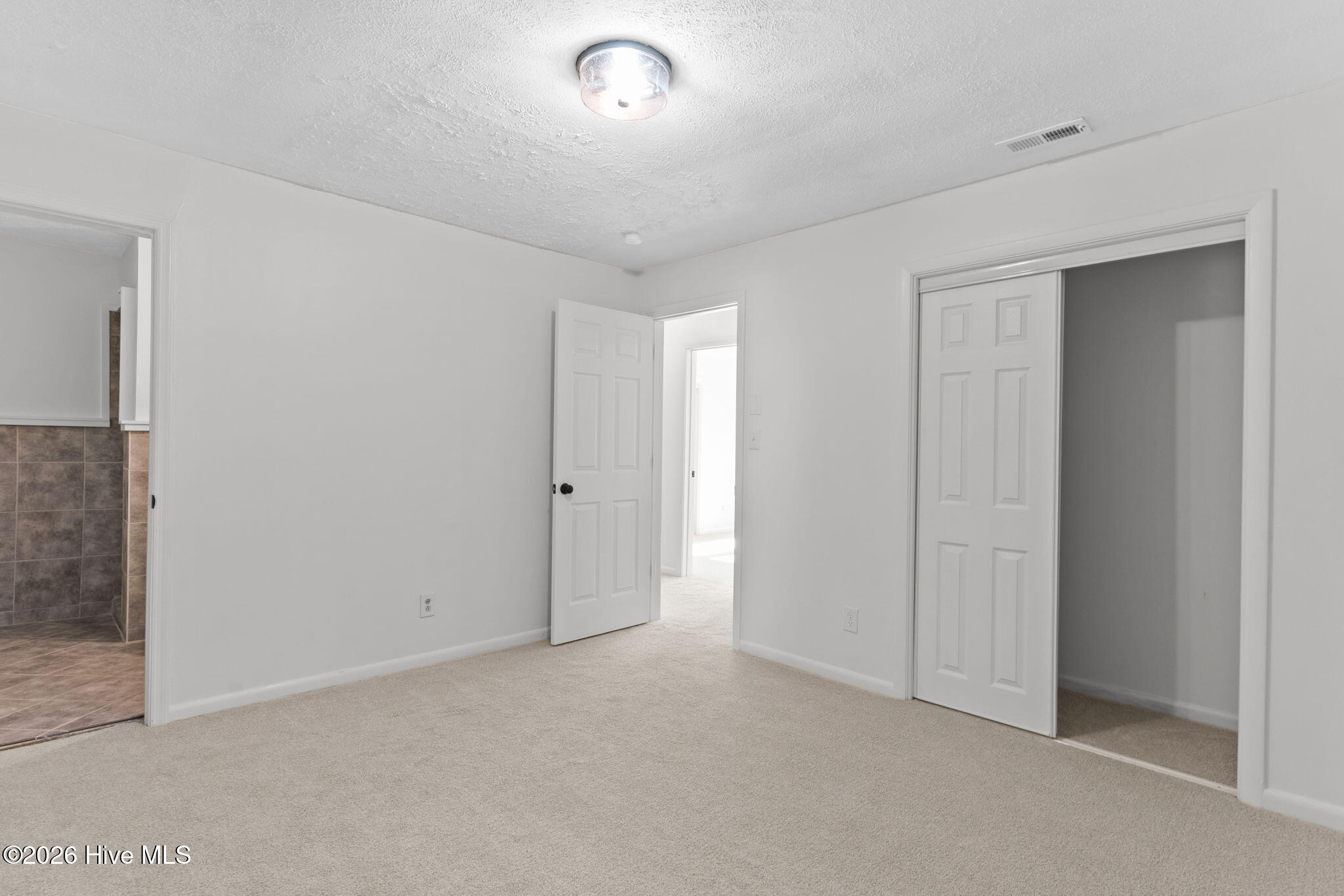 146 Forest Drive W Property Photo 18