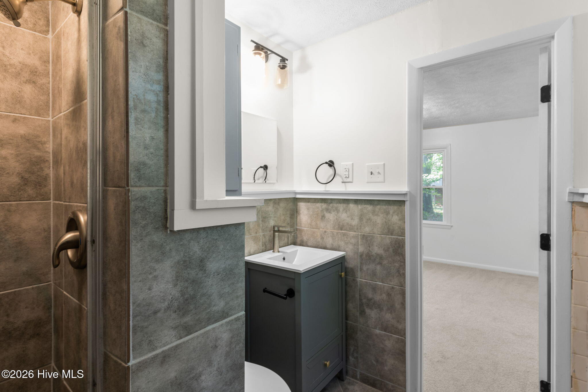 146 Forest Drive W Property Photo 19