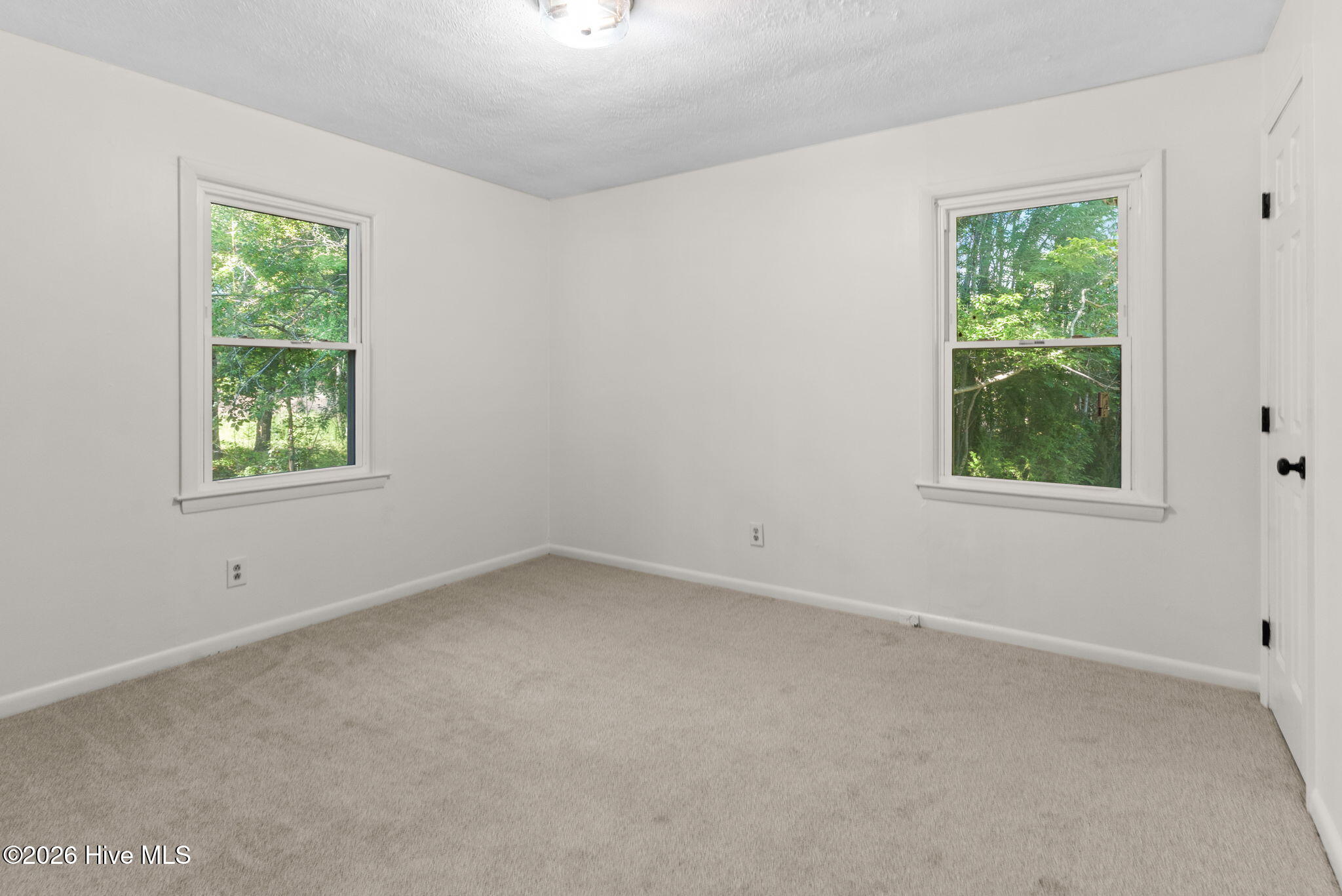146 Forest Drive W Property Photo 22