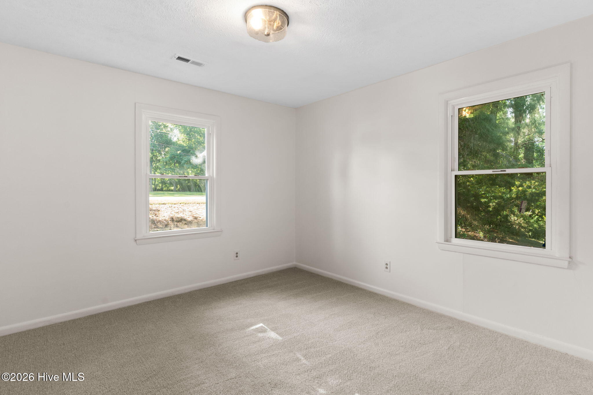 146 Forest Drive W Property Photo 23