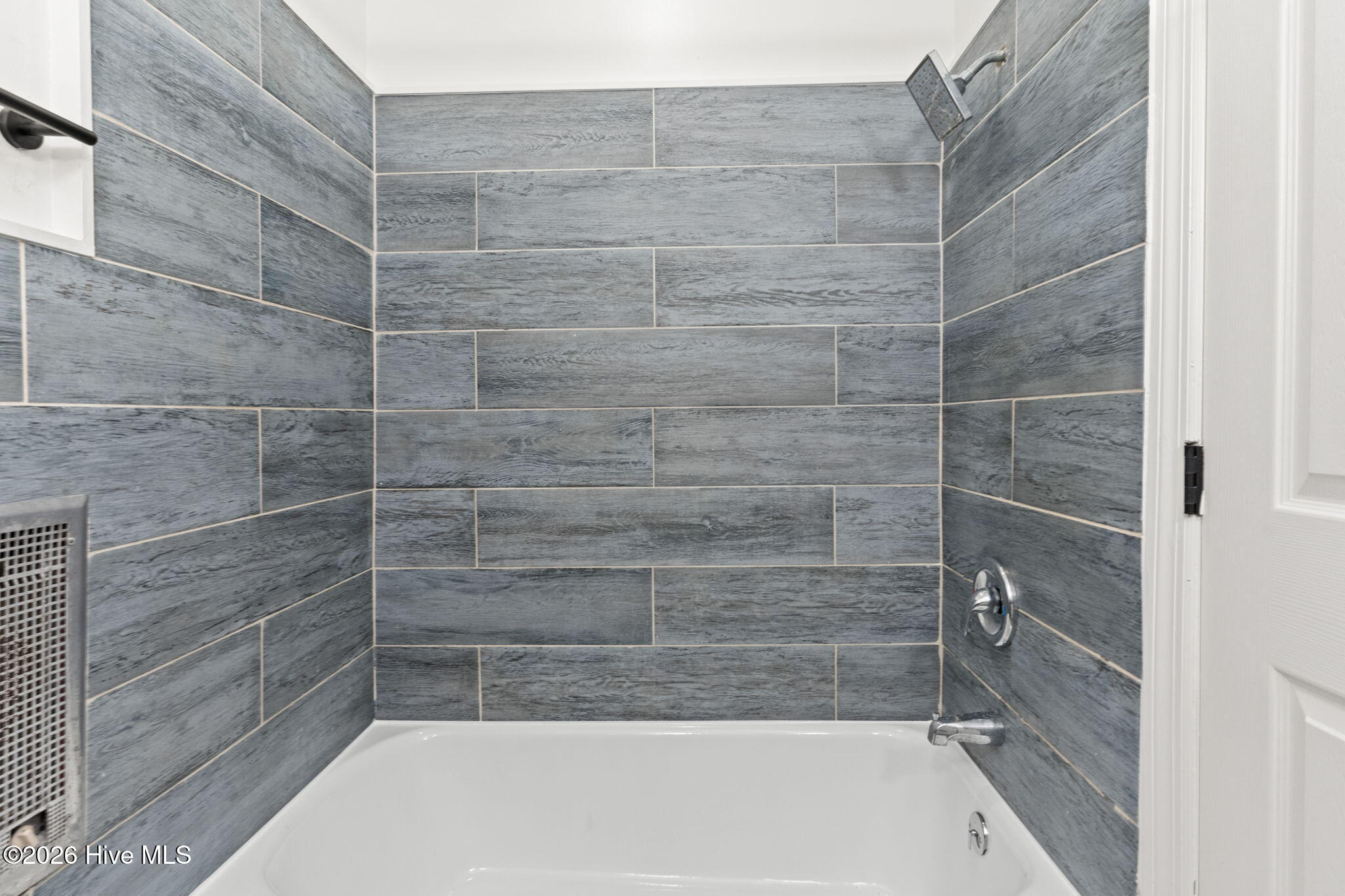 146 Forest Drive W Property Photo 25