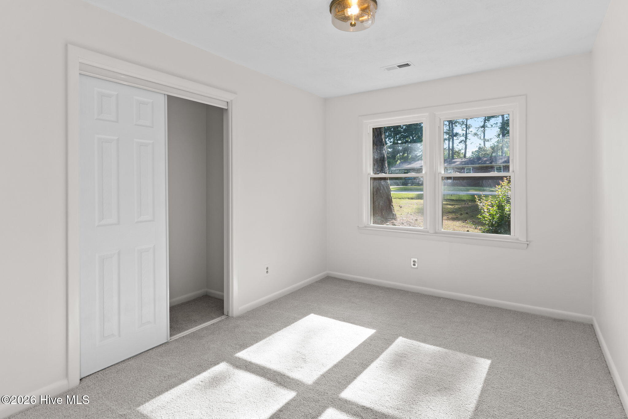 146 Forest Drive W Property Photo 26