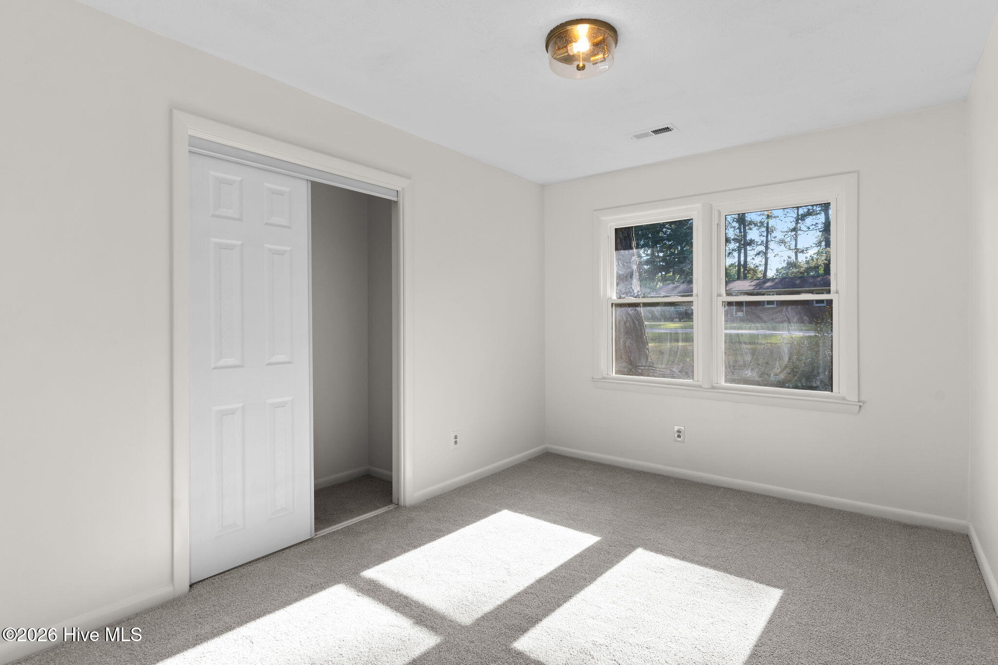 146 Forest Drive W Property Photo 28