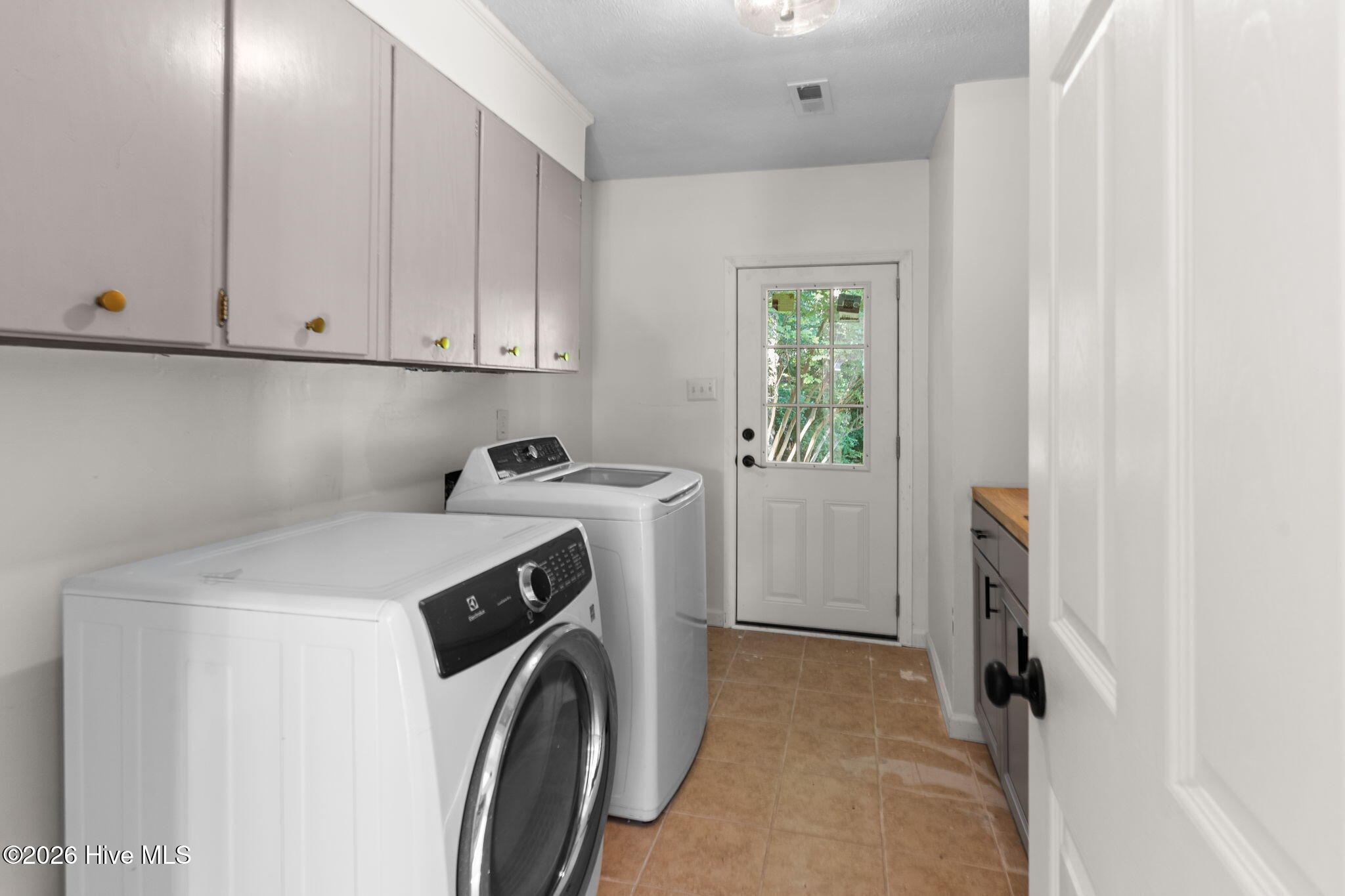 146 Forest Drive W Property Photo 29