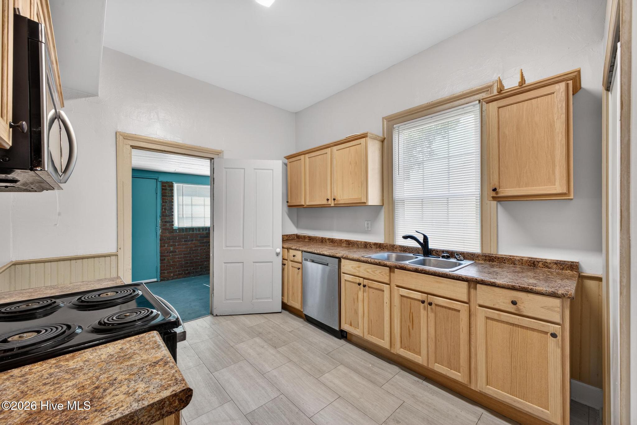1102 Phillips Street Property Photo 11