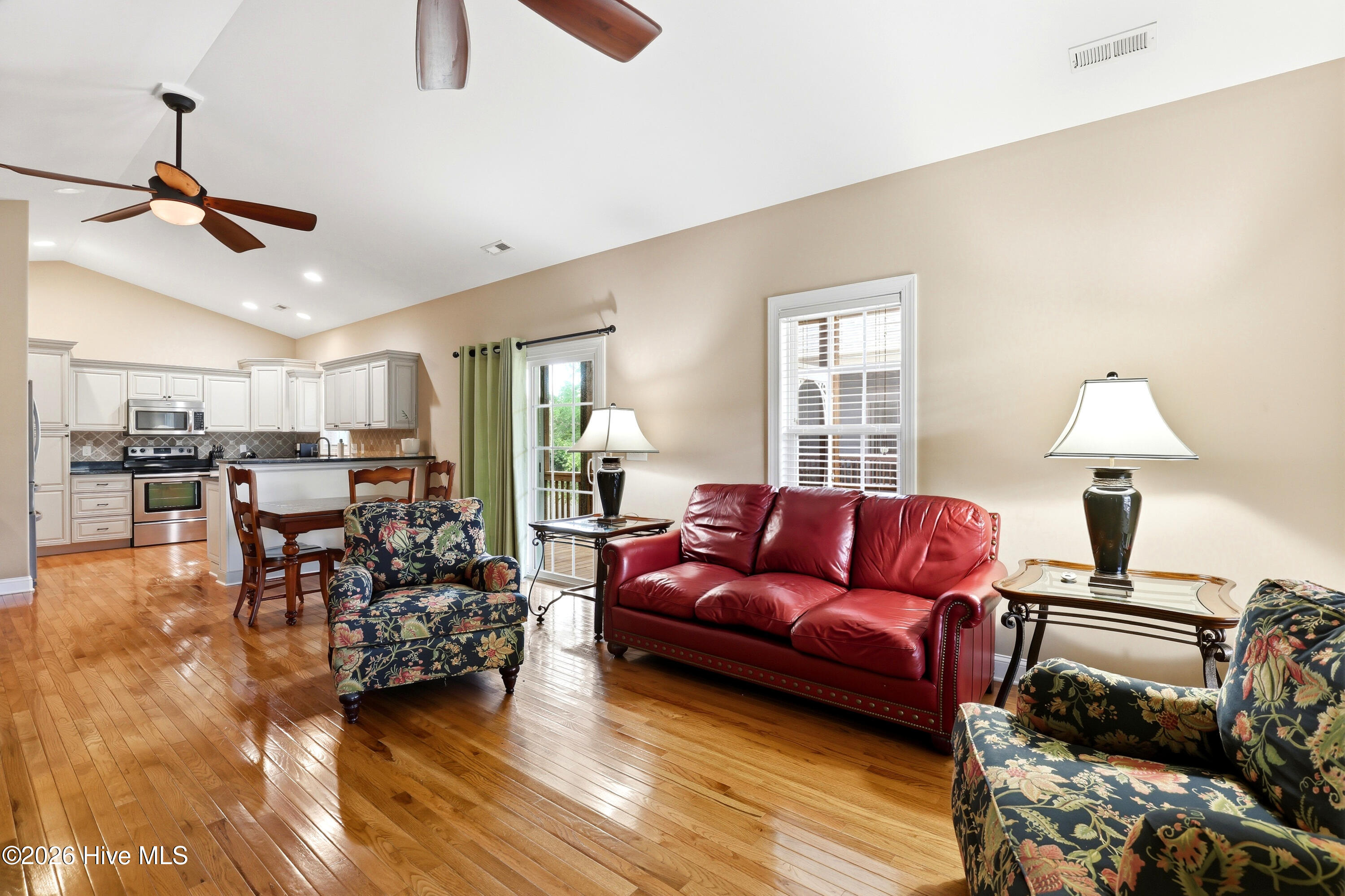 332 Ne 52nd Street Property Photo 6