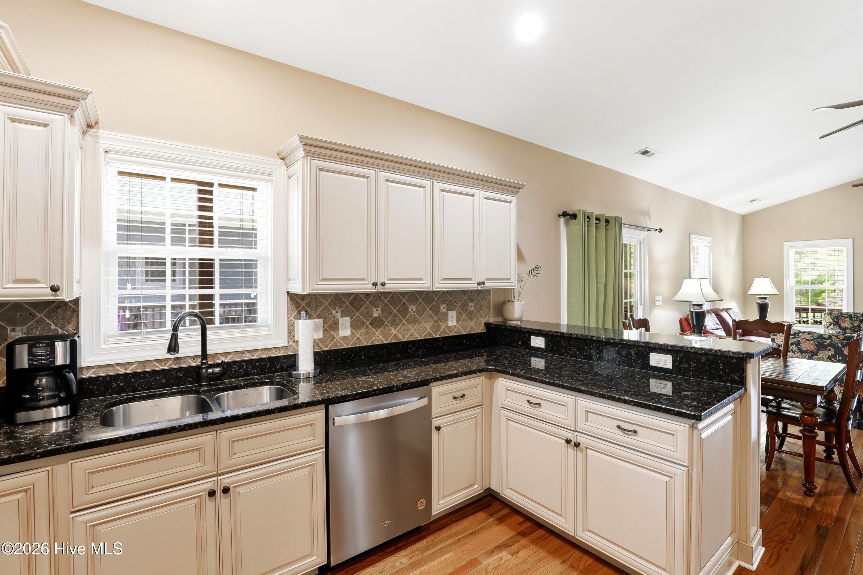 332 Ne 52nd Street Property Photo 11