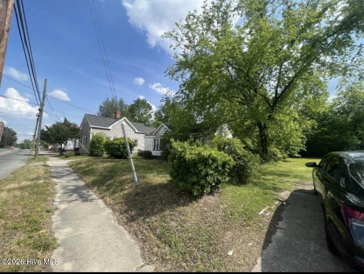 440 E Elm Street Property Photo 4