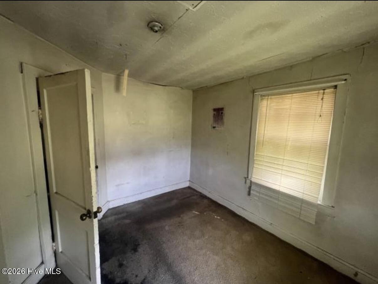 440 E Elm Street Property Photo 5