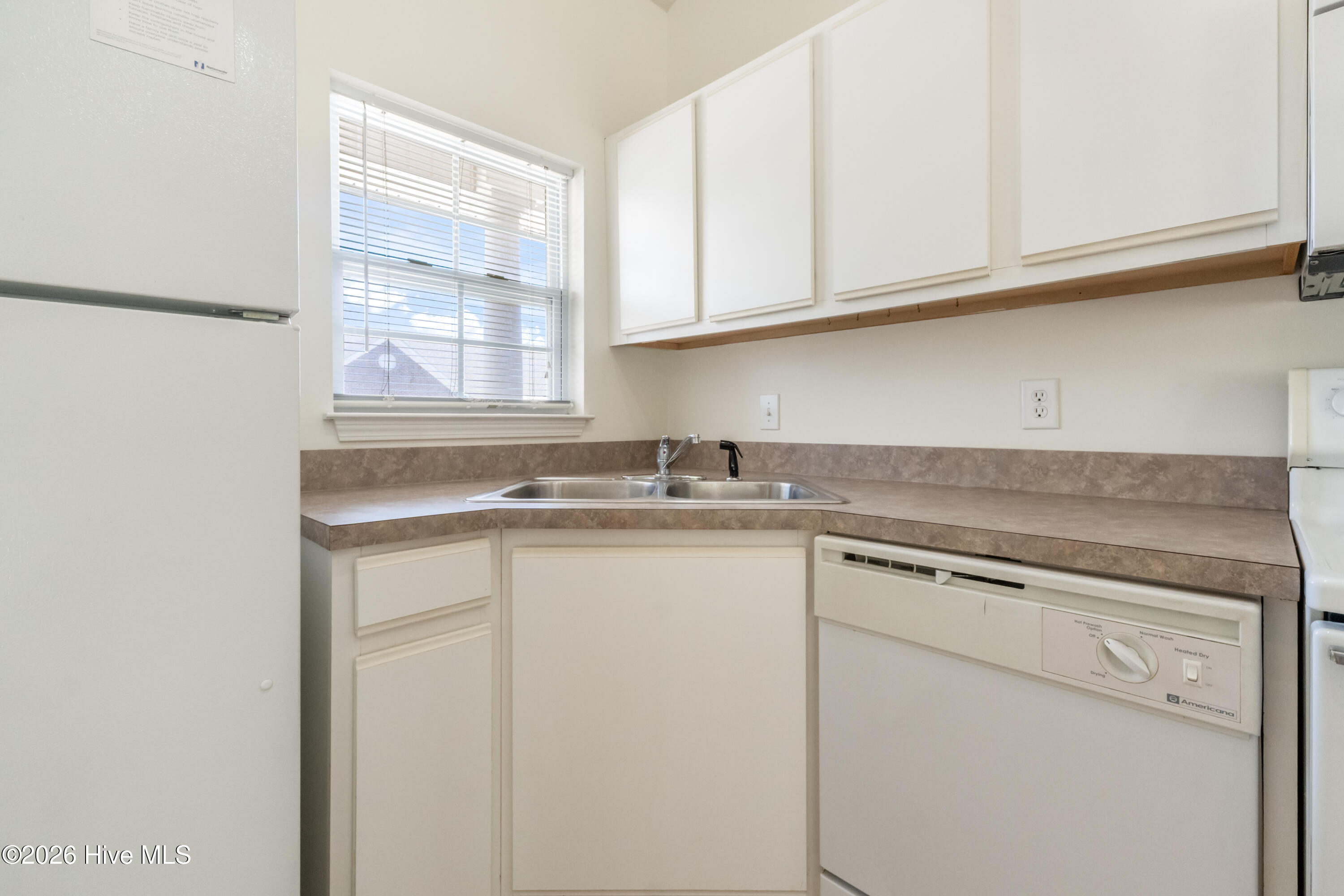 320 Hibiscus Way Property Photo 6