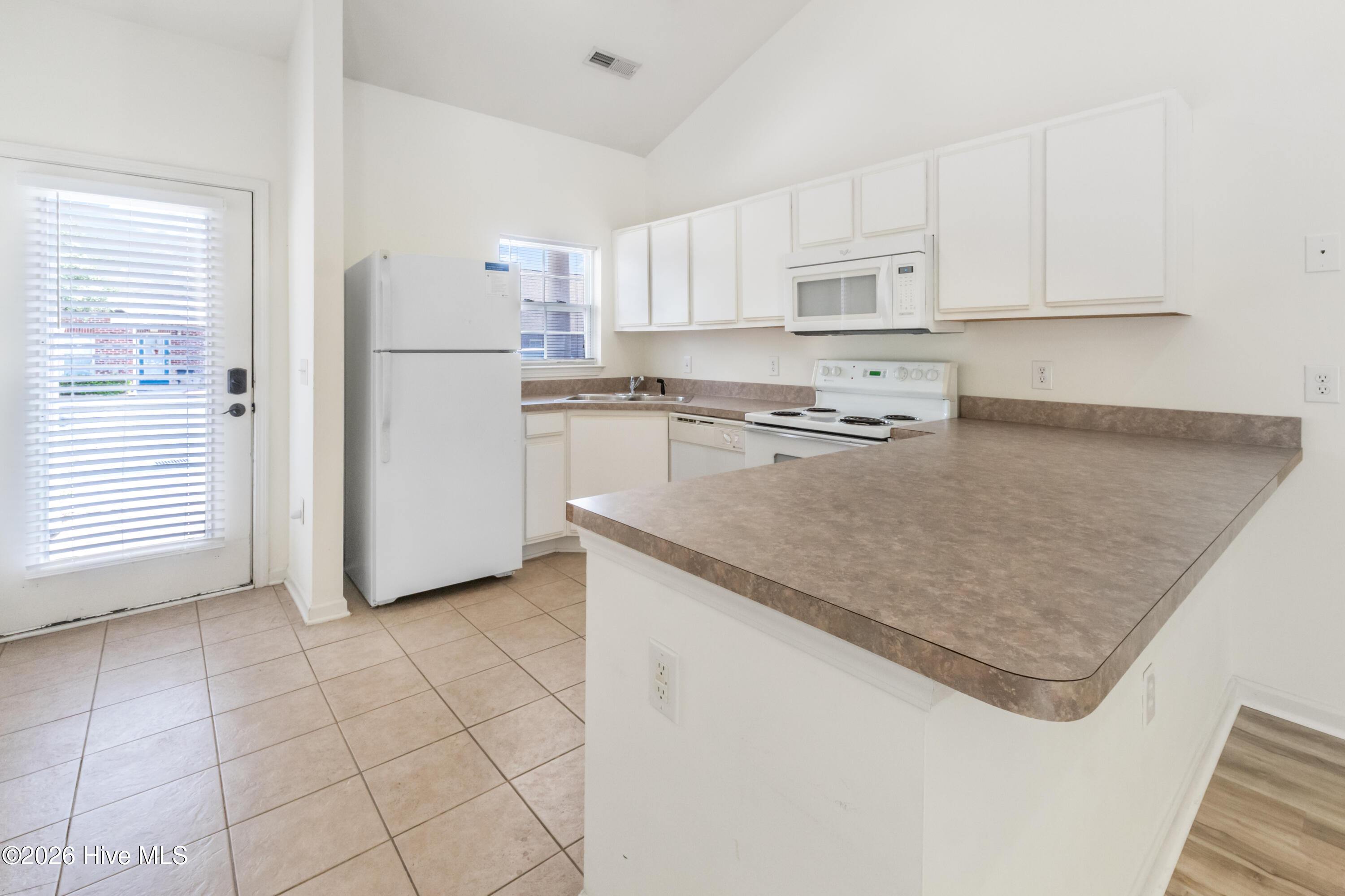 320 Hibiscus Way Property Photo 7