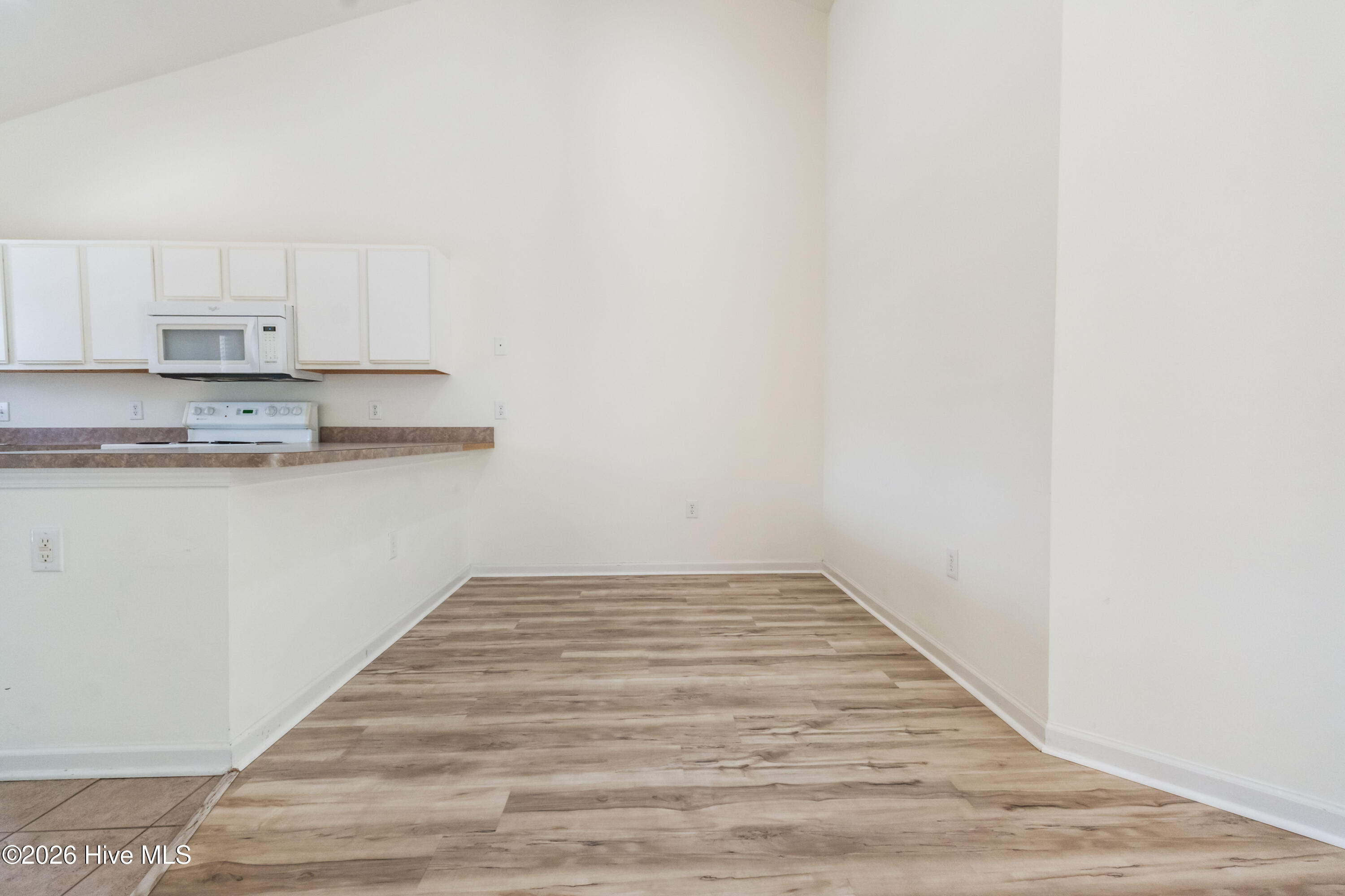 320 Hibiscus Way Property Photo 8