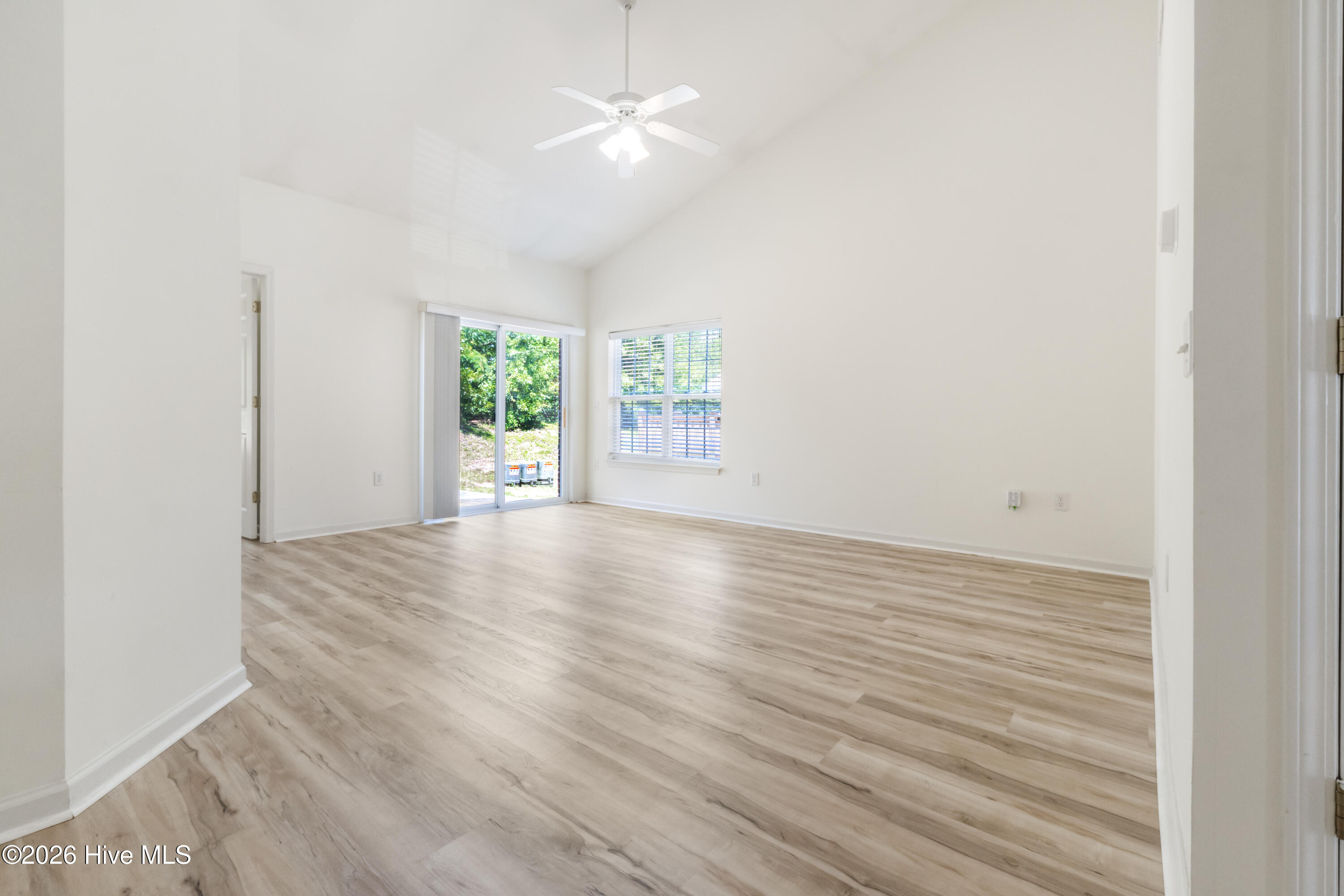 320 Hibiscus Way Property Photo 9