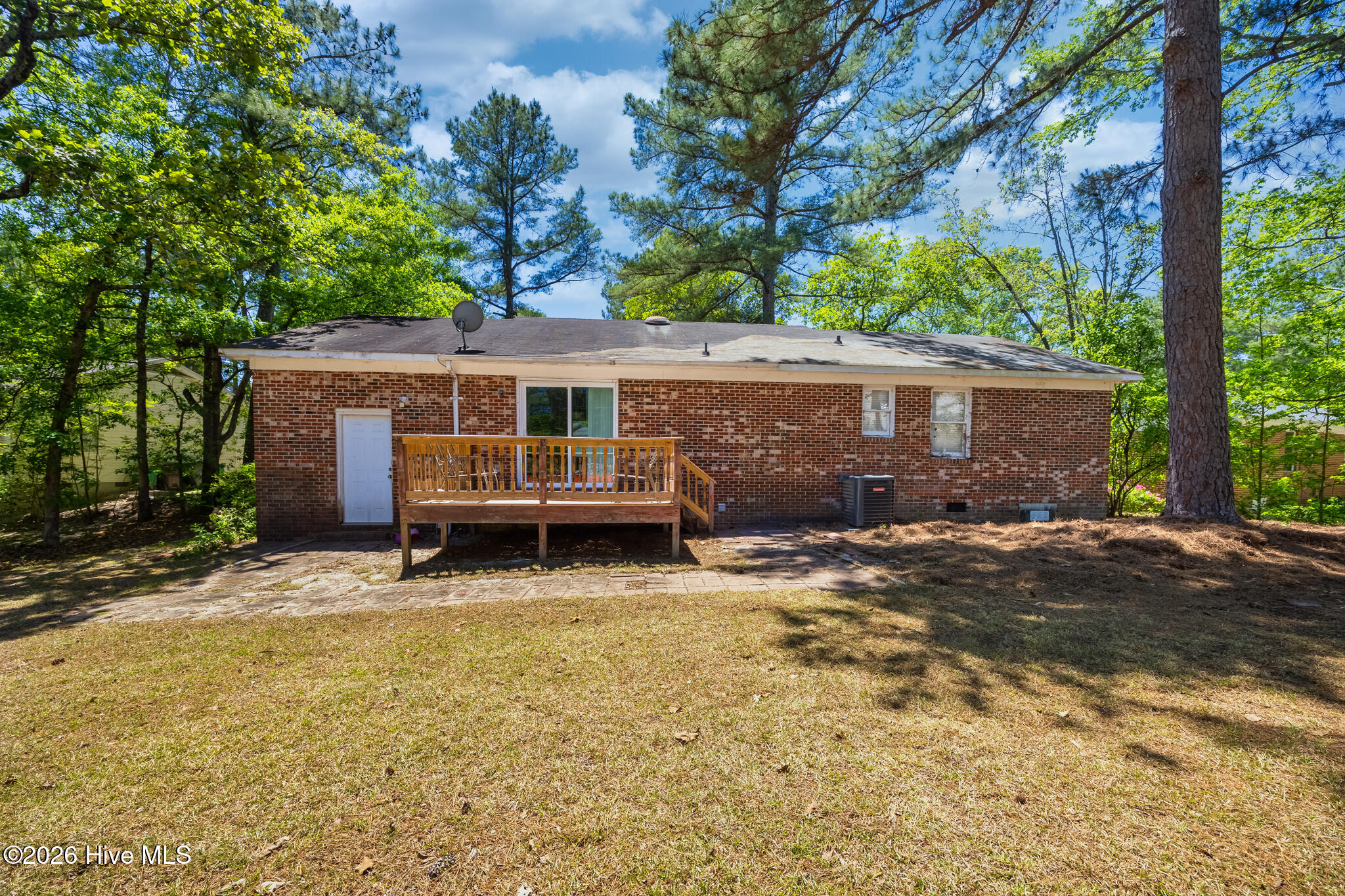 200 Sandhills Circle Property Photo 12
