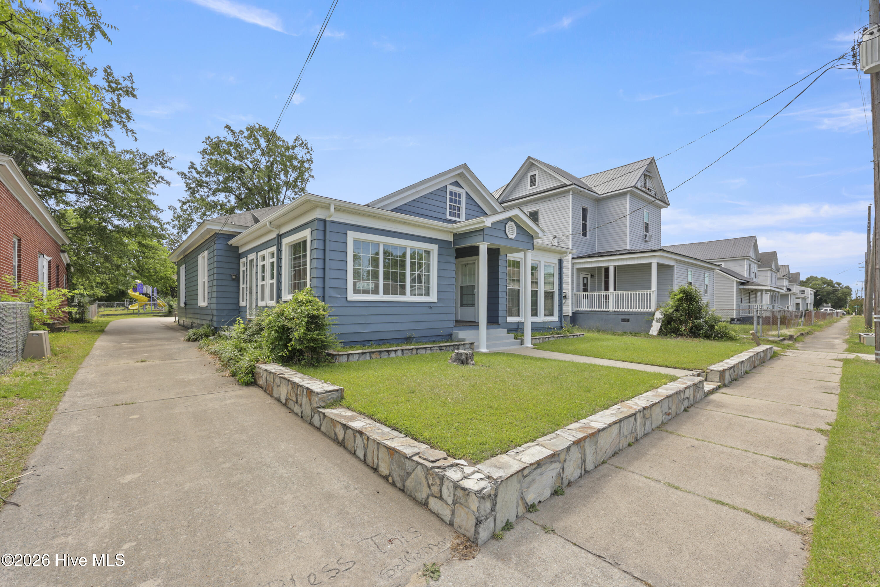 412 N George Street Property Photo 19