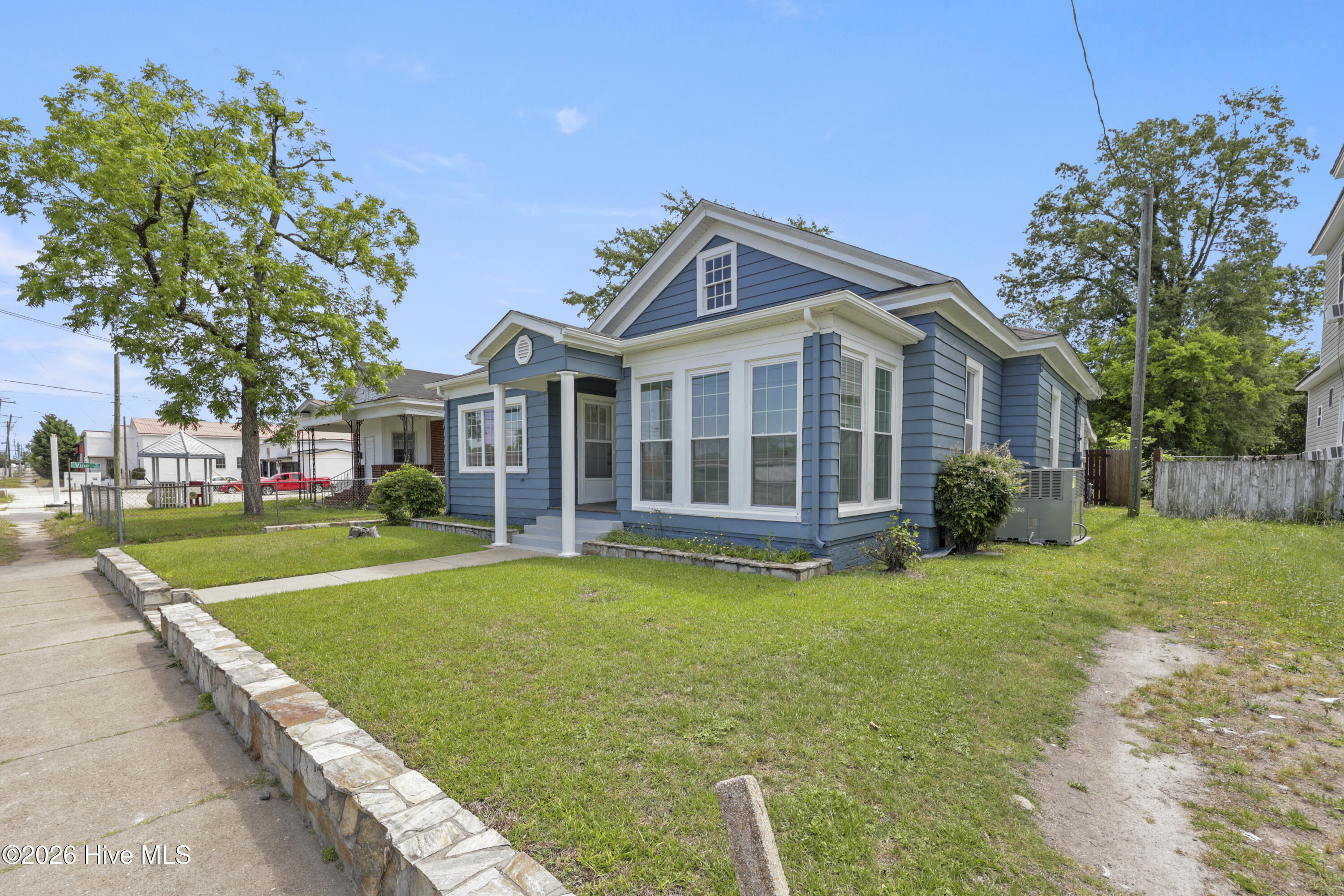 412 N George Street Property Photo 23