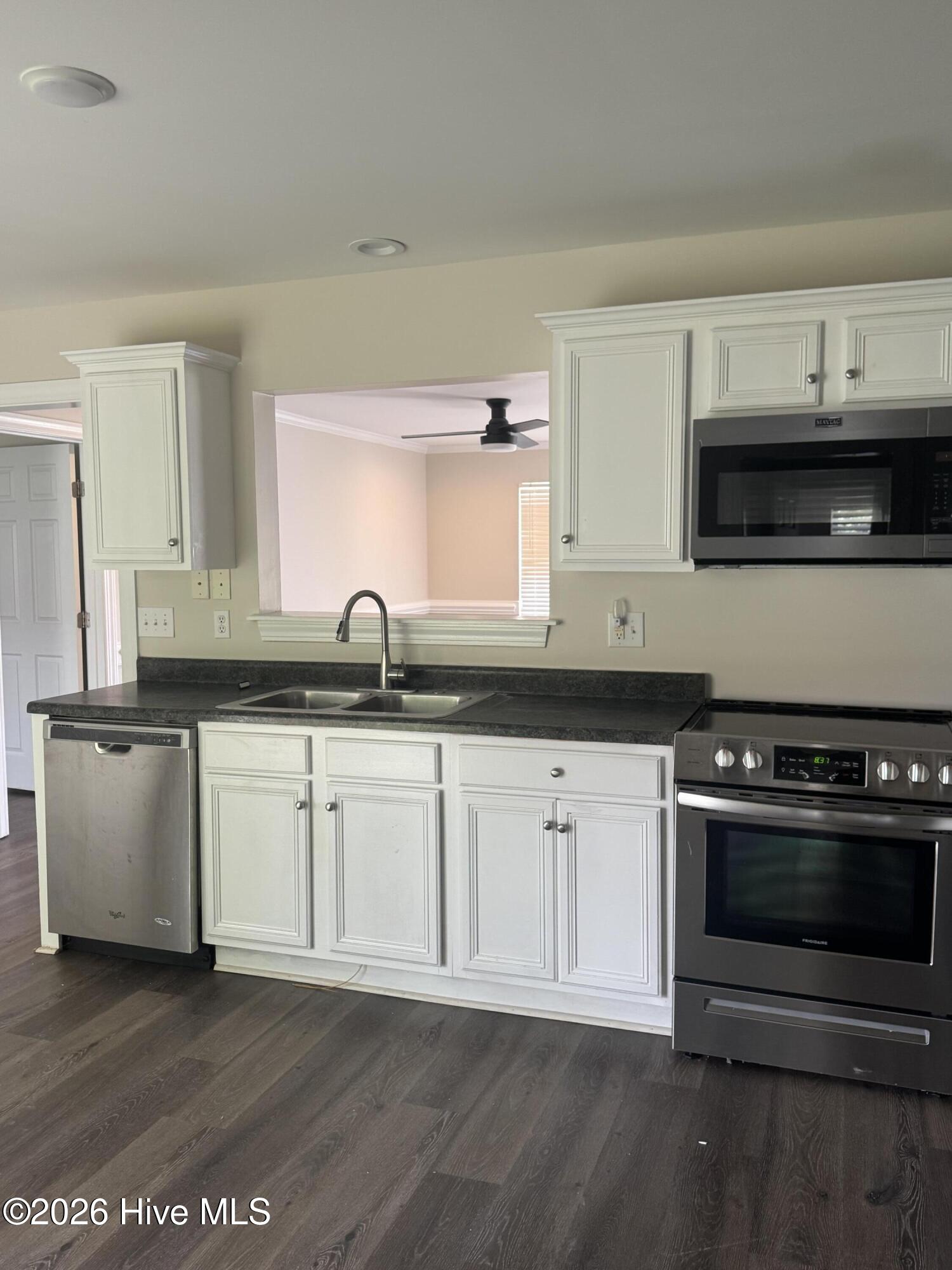 2055 Cambria Drive B Property Photo 6