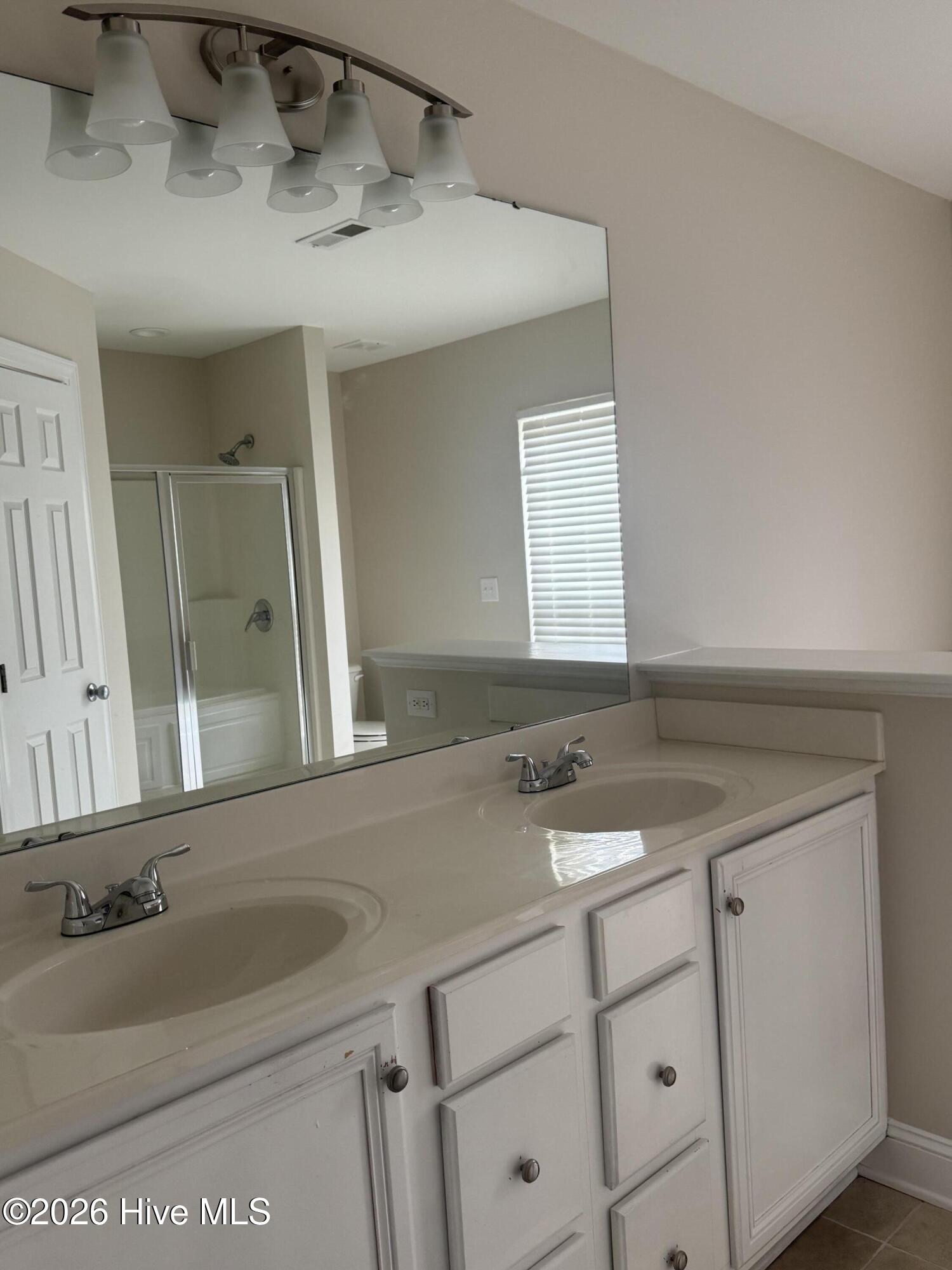2055 Cambria Drive B Property Photo 10