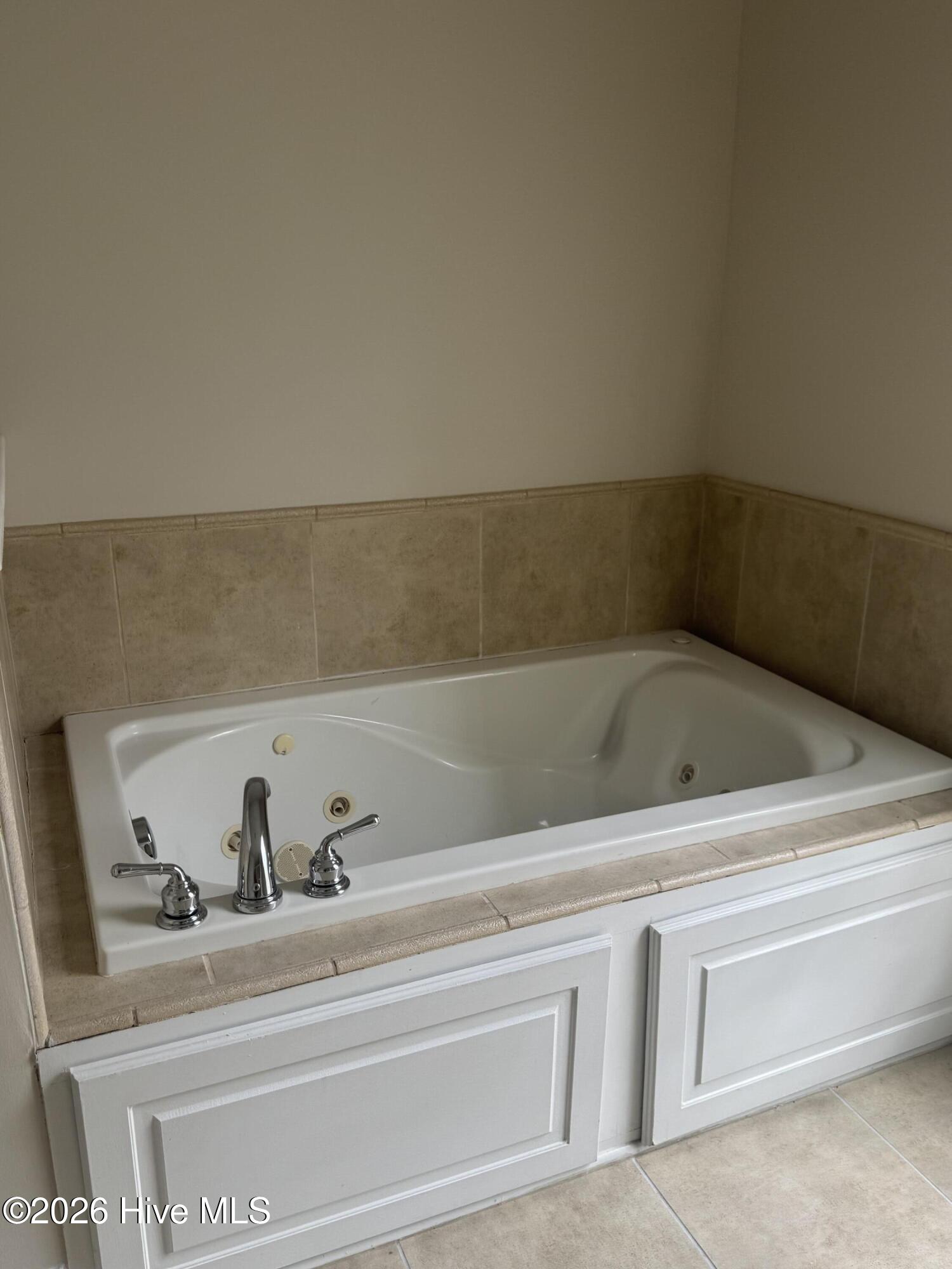 2055 Cambria Drive B Property Photo 11