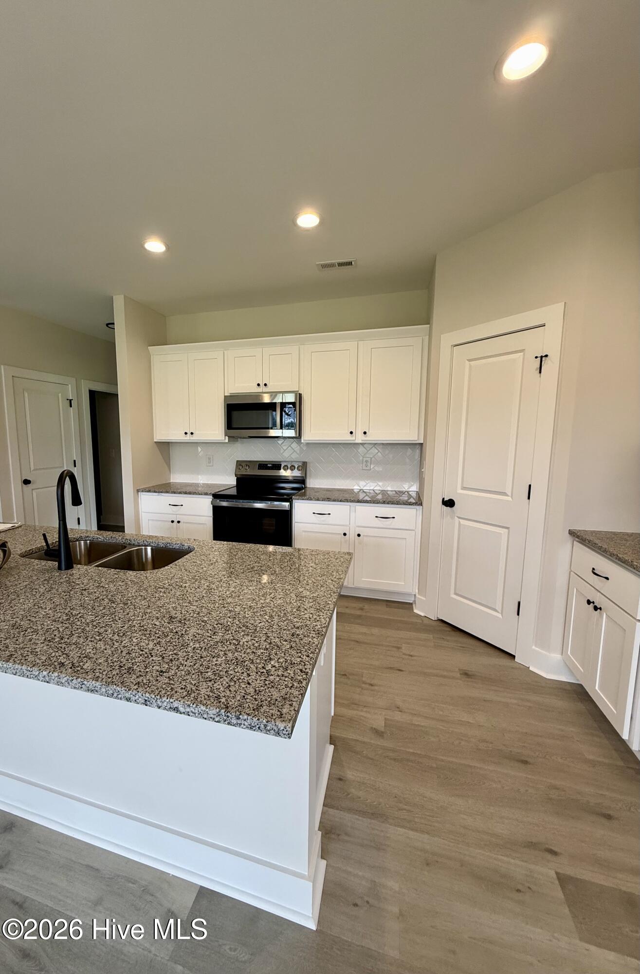 400 Mossy Cup Lane Property Photo 7