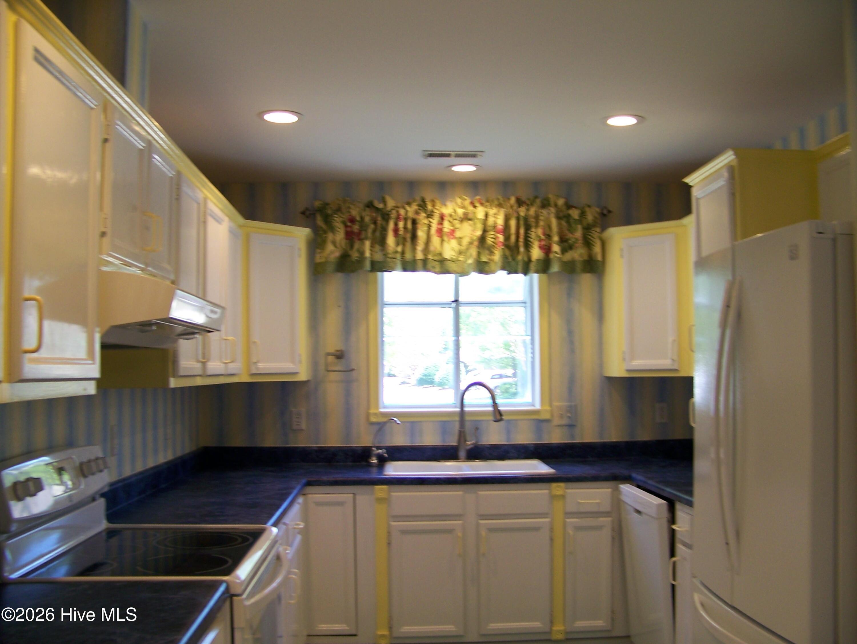 703 Cedarwood Village Property Photo 12