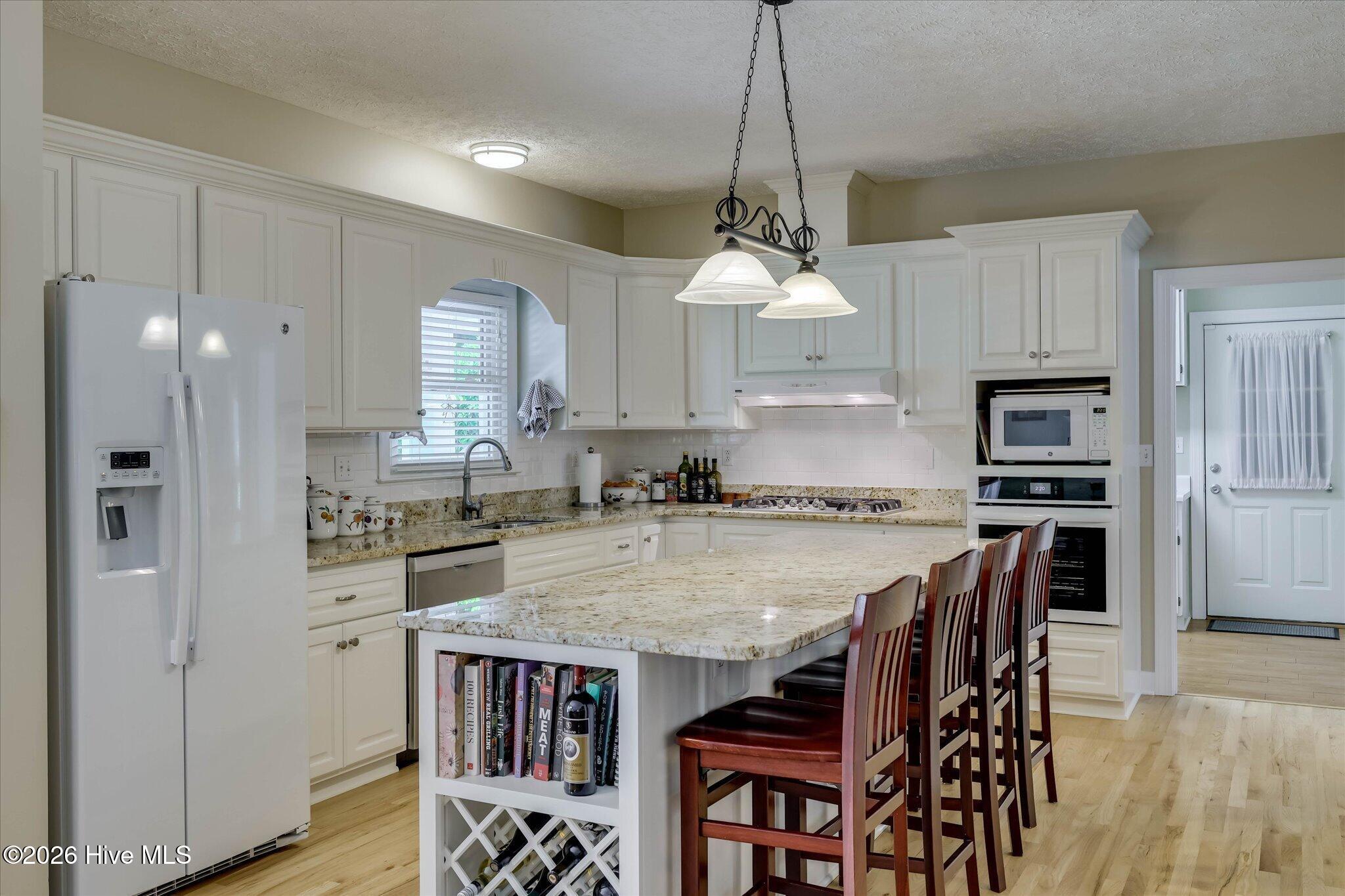 687 Whitewood Way Property Photo 3