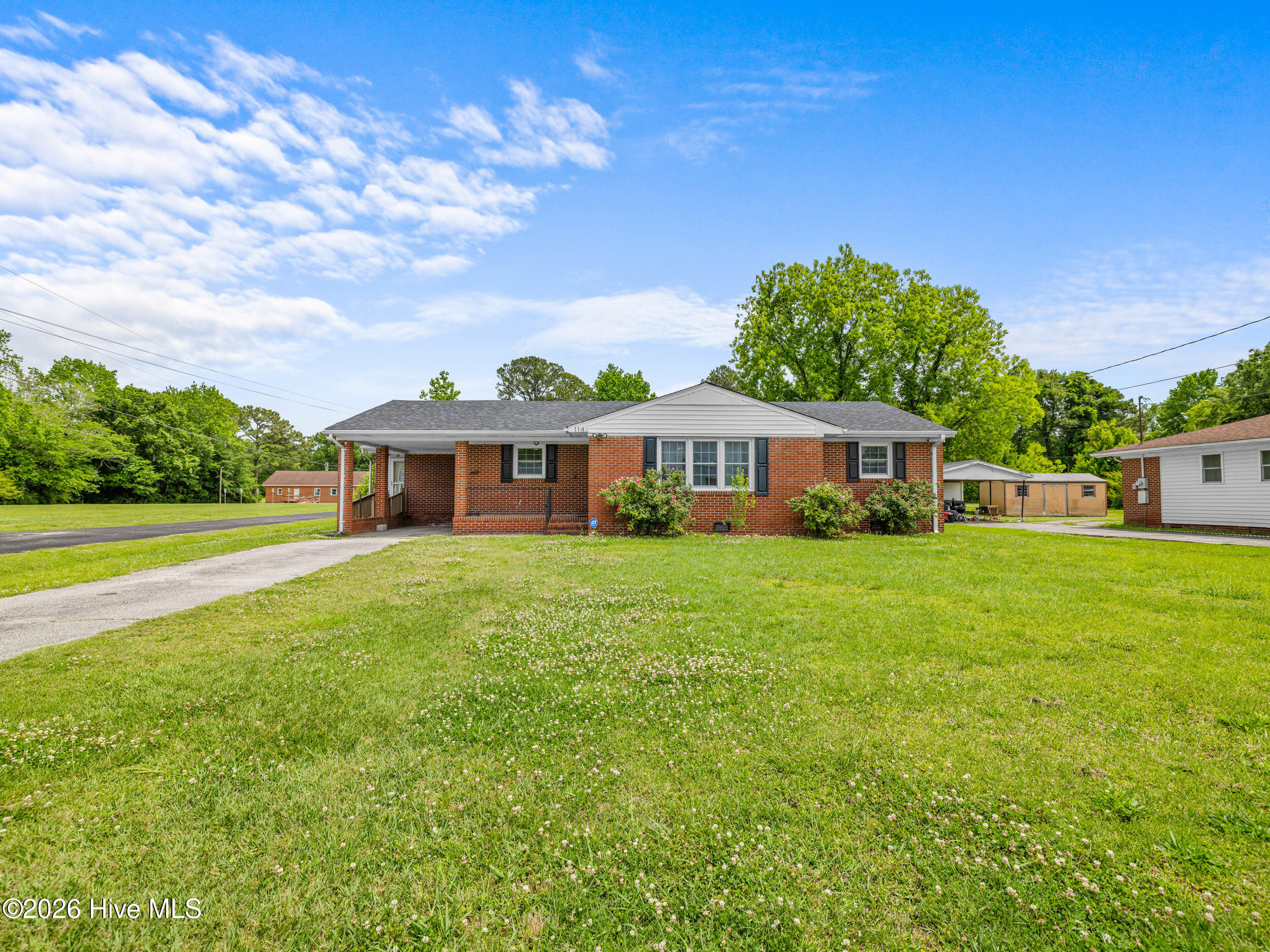 114 Country Club Road Property Photo 1
