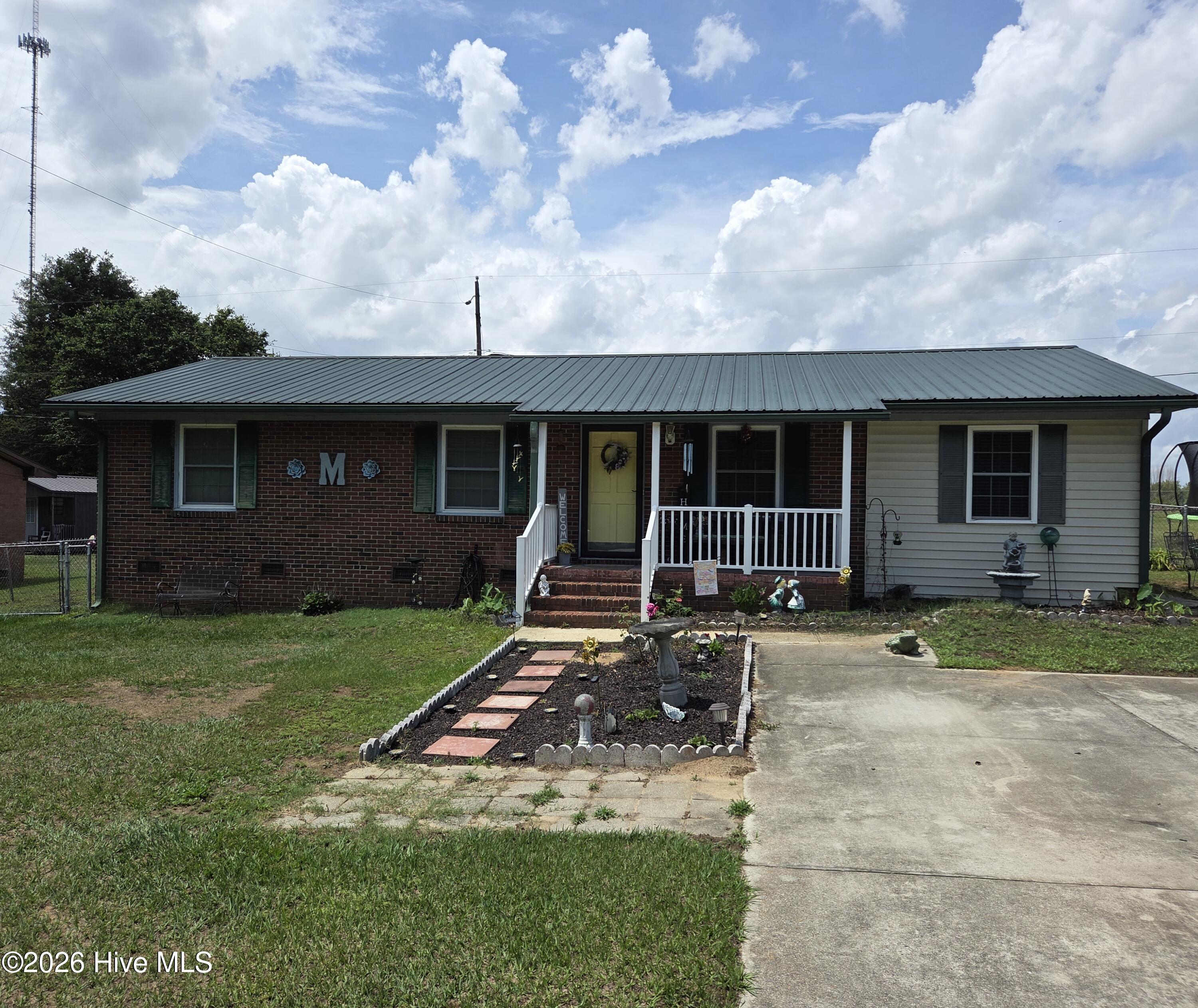 17501 Lees Mill Road Property Photo 1