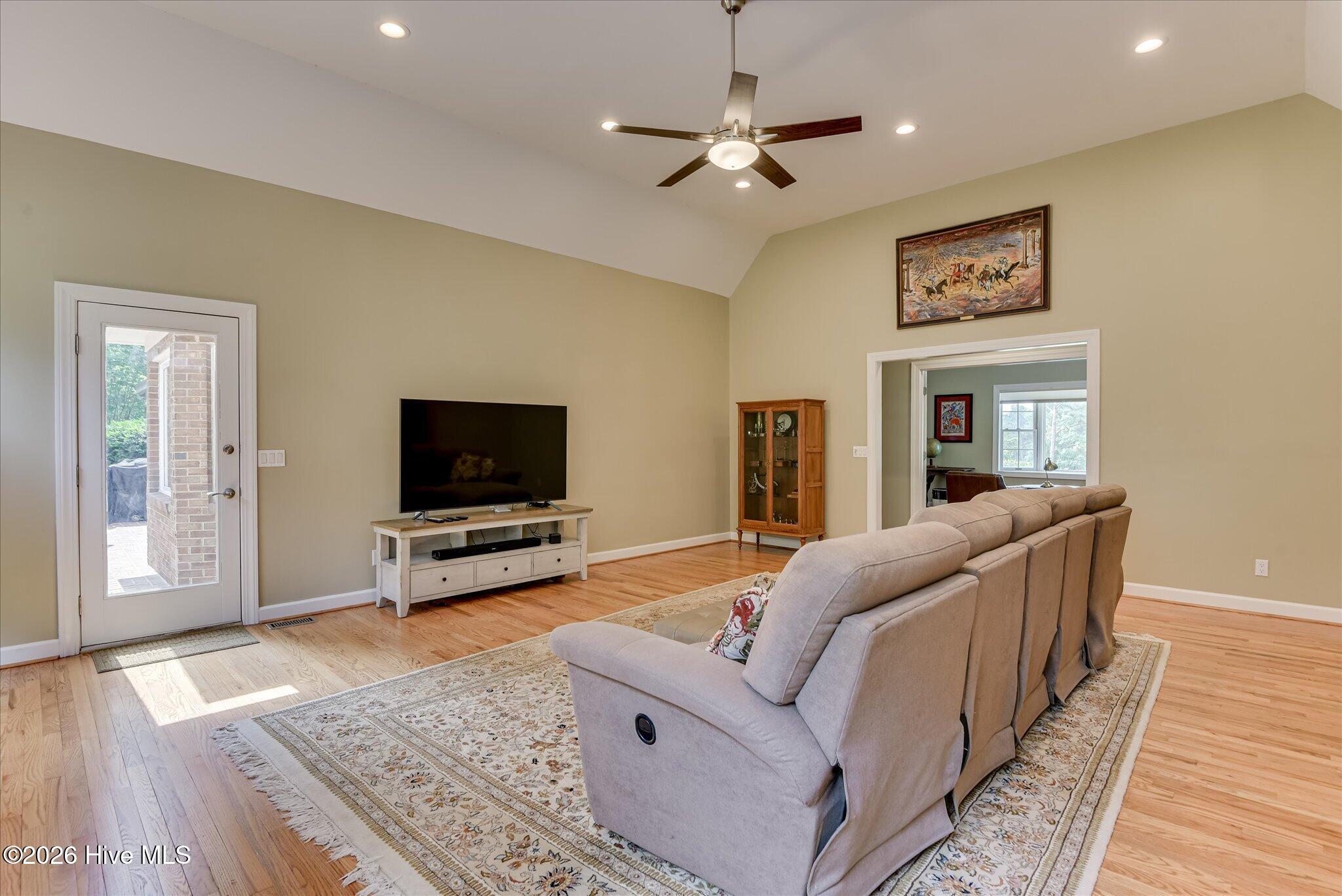 100 Scotch Pine Court Property Photo 17