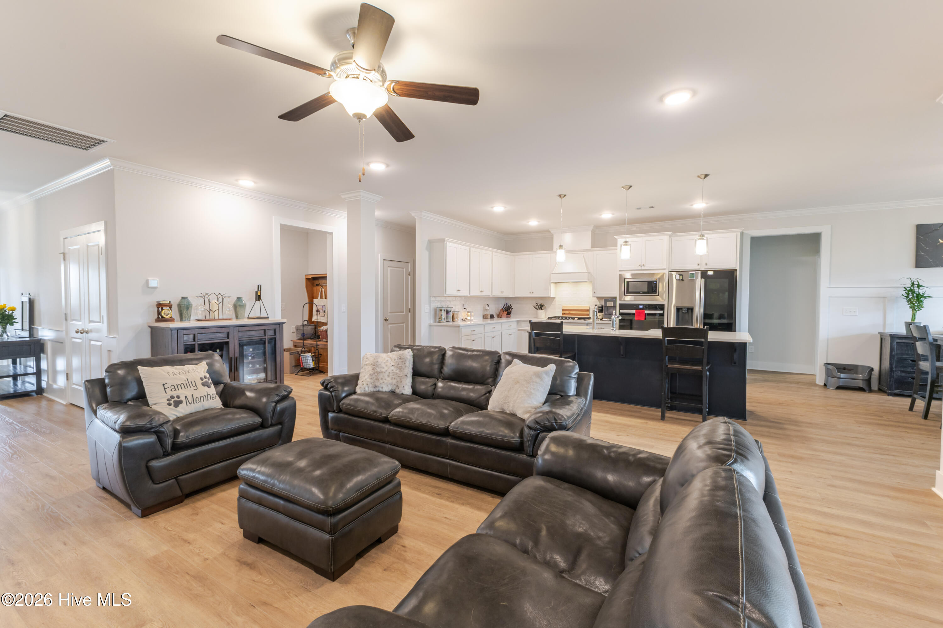 8061 Crossbow Landing Property Photo 6