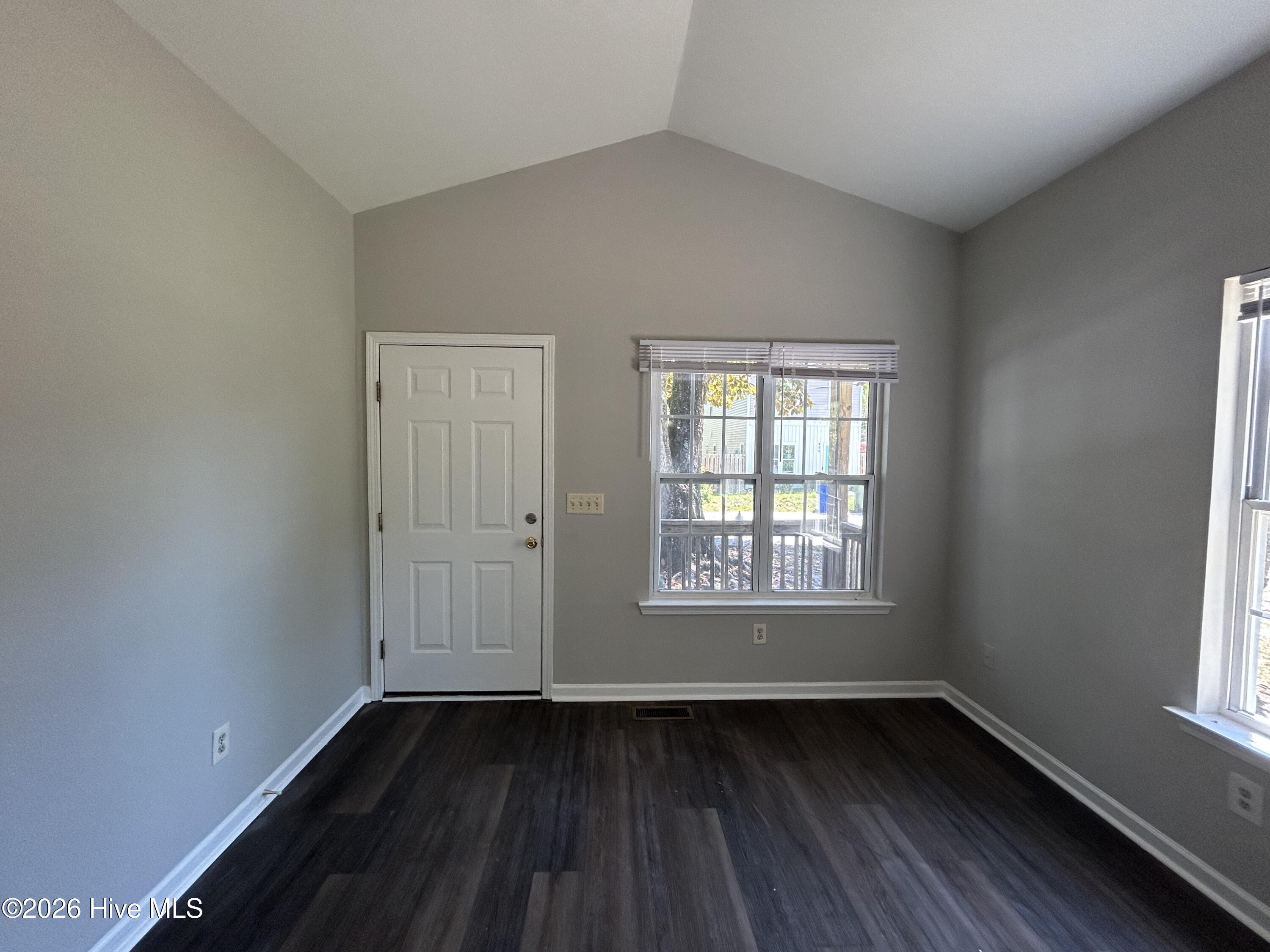 433 Evans Street Property Photo 4