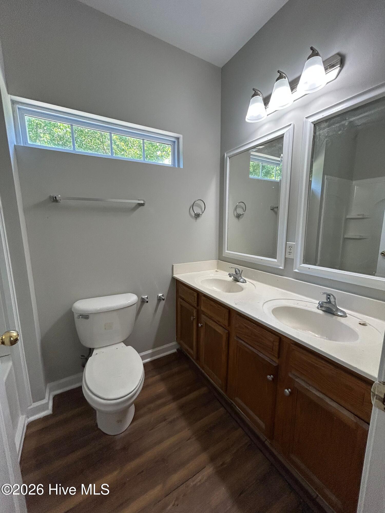 433 Evans Street Property Photo 11